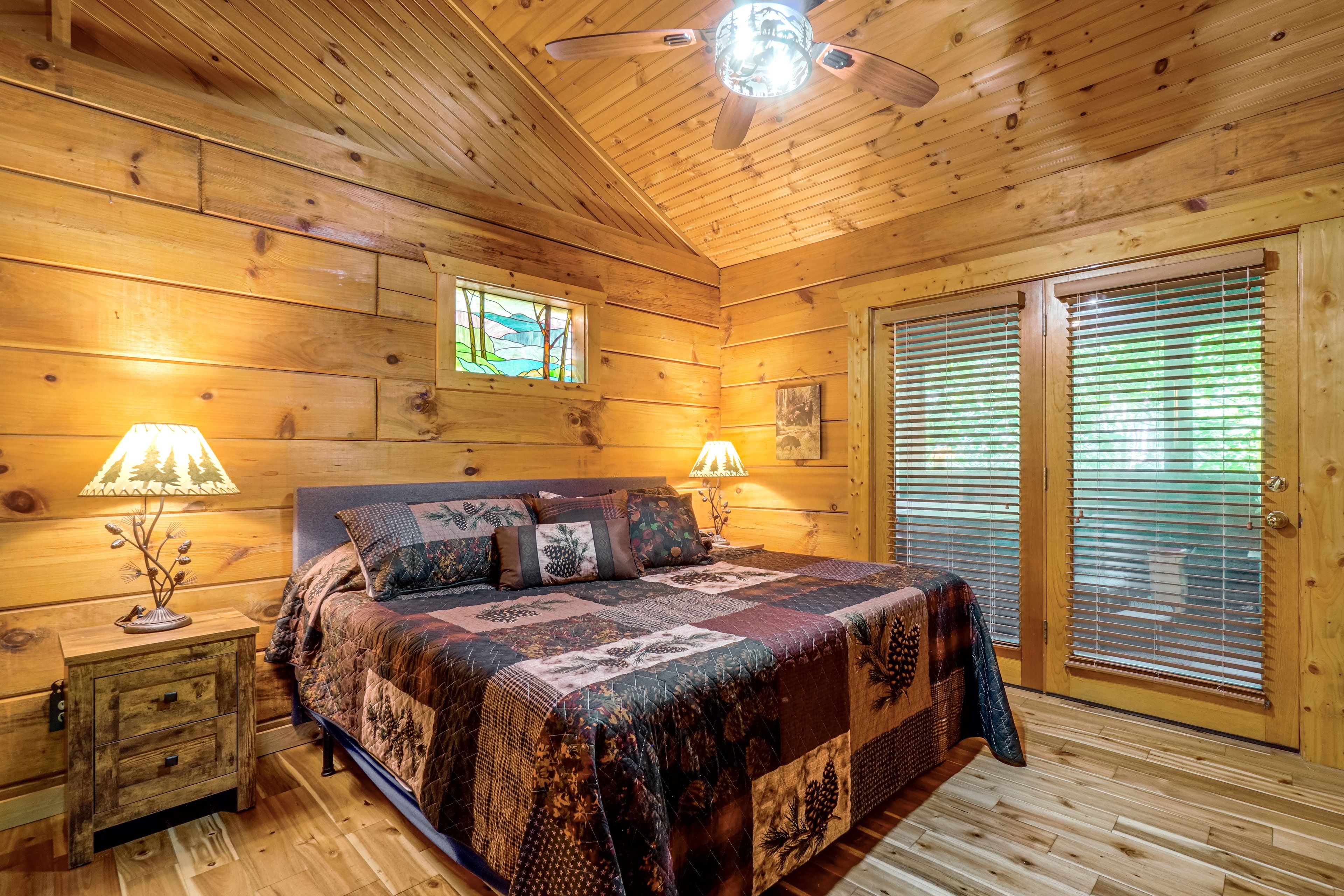 Bedroom | King Bed | Jacuzzi Tub