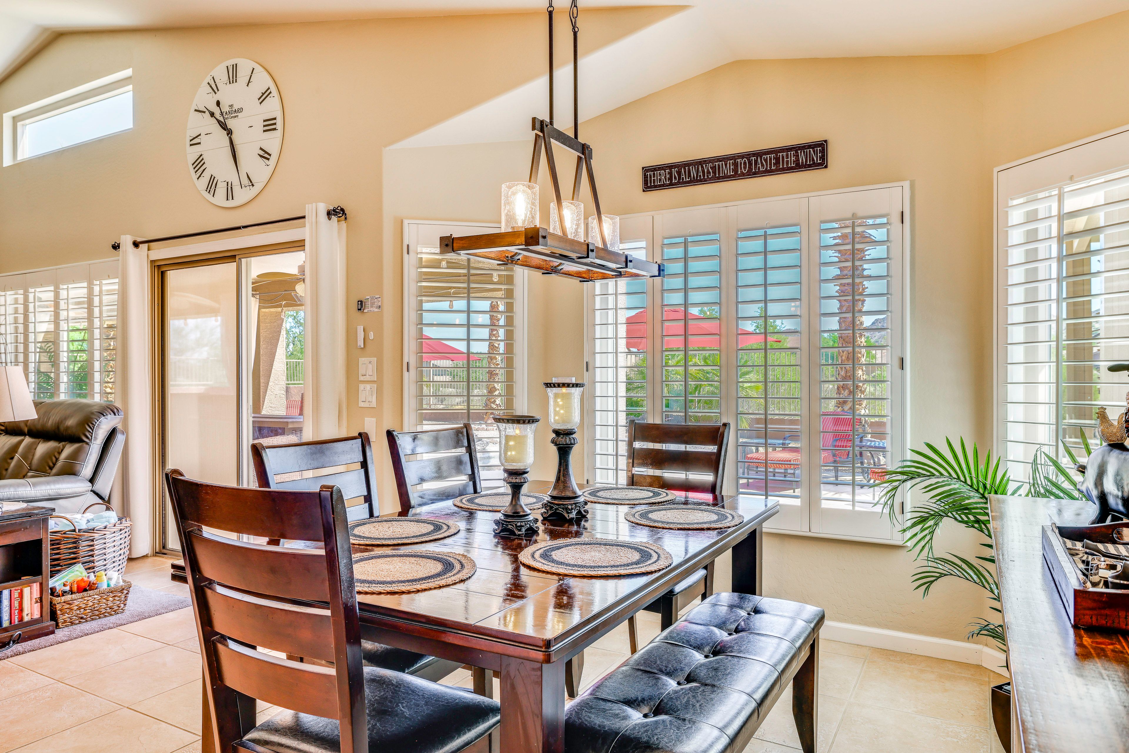 Dining Area | Dishes & Flatware Provided