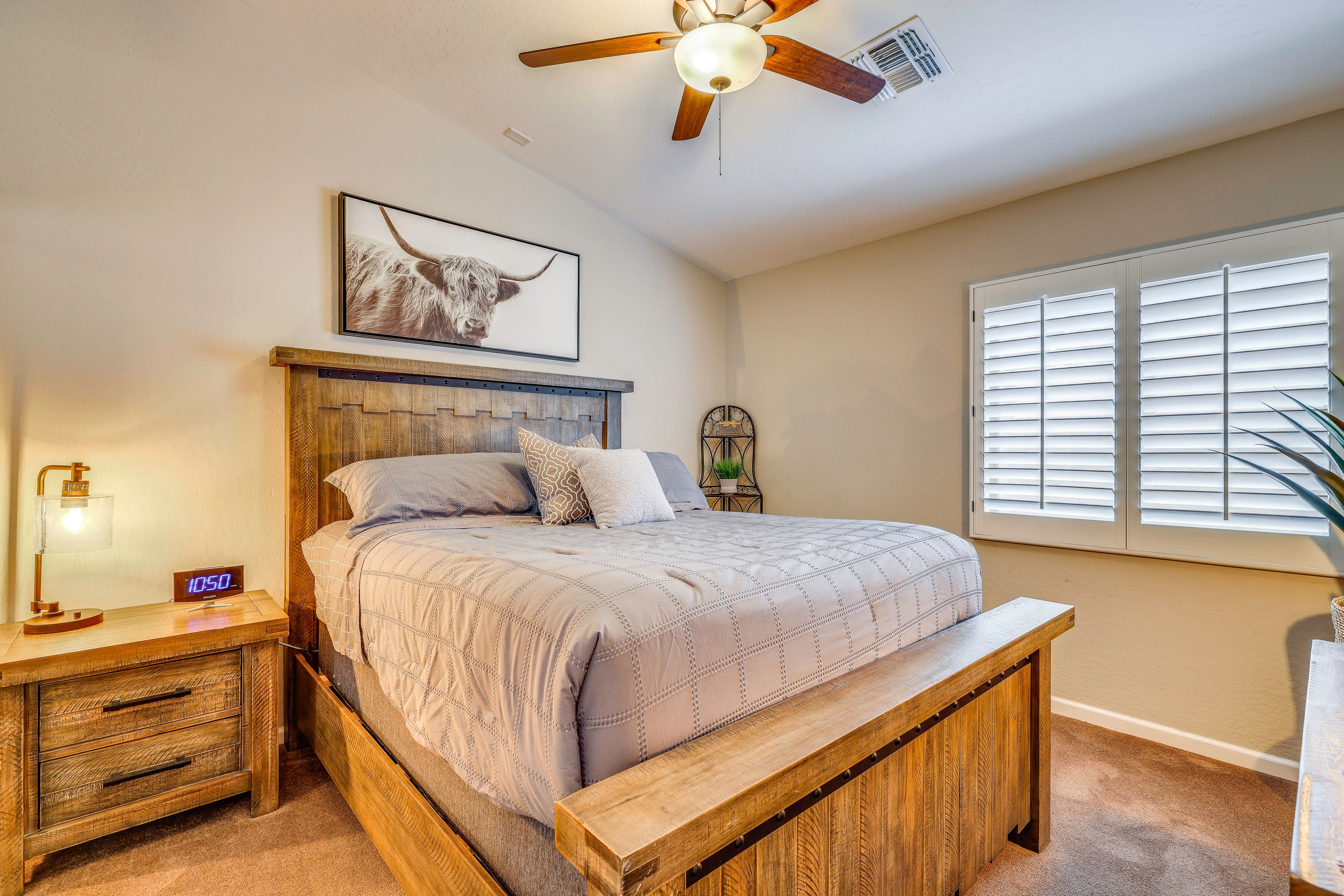 Bedroom | Queen Bed