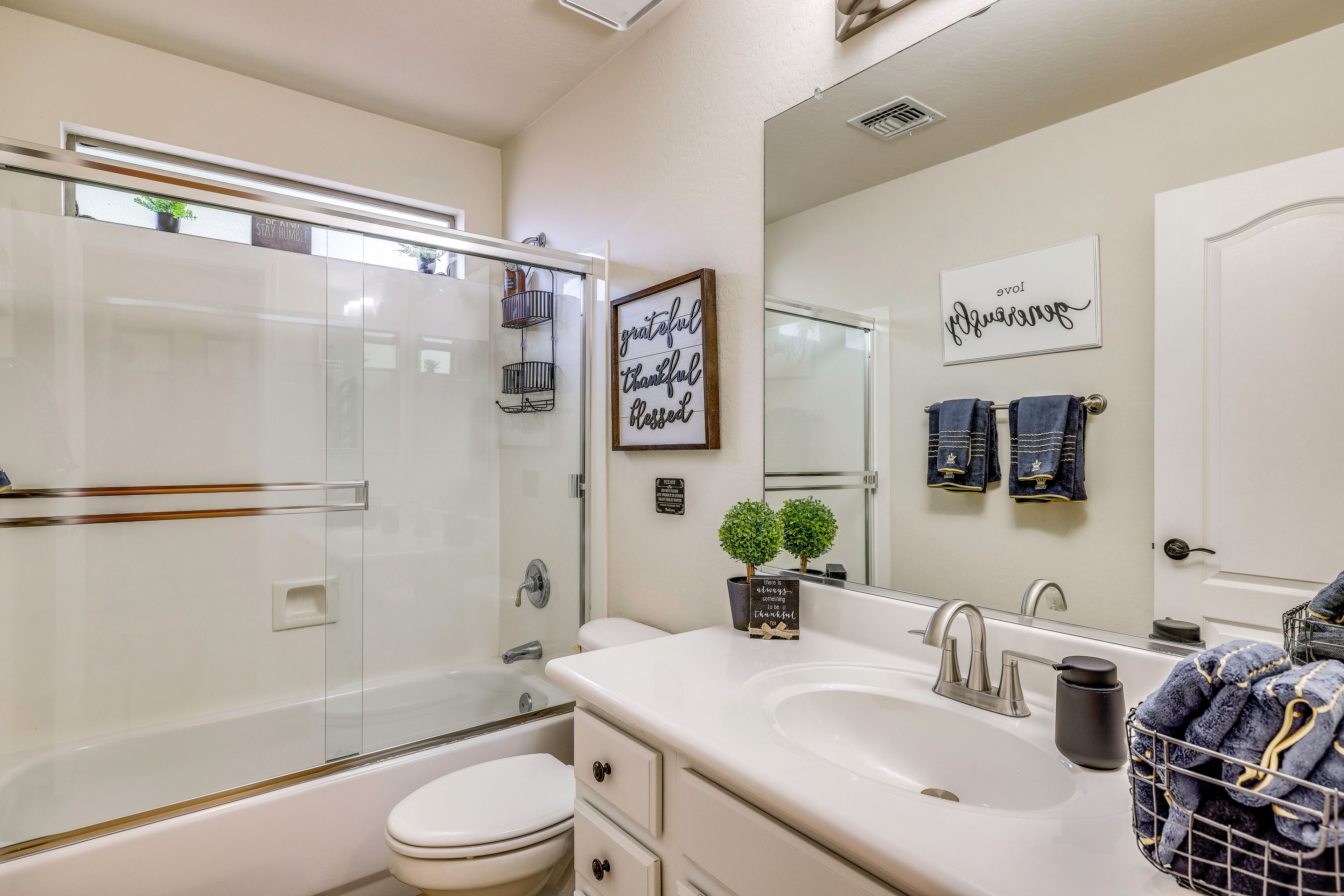 Full Bathroom | Towels & Linens Provided
