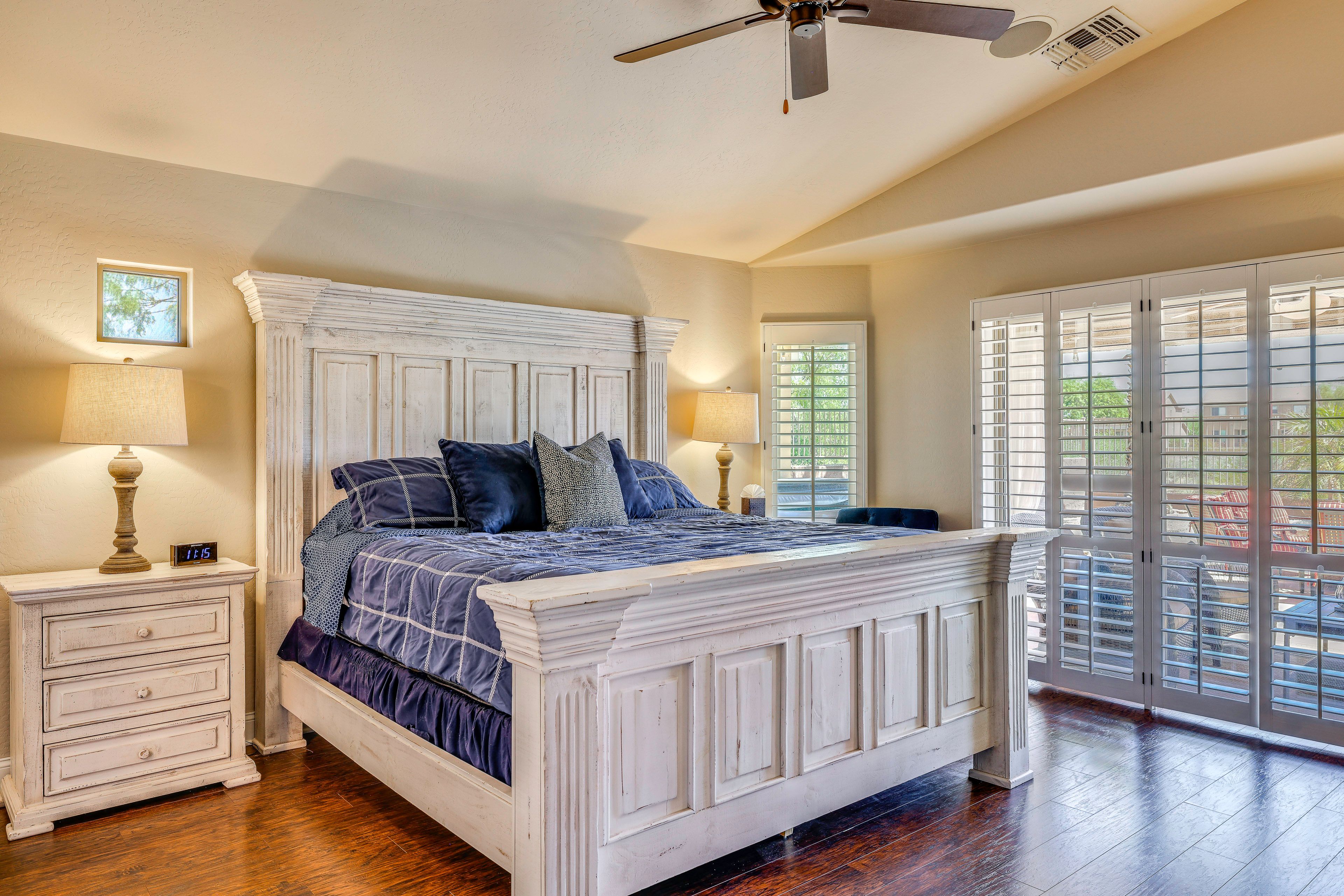 Bedroom | King Bed | En-Suite Bathroom