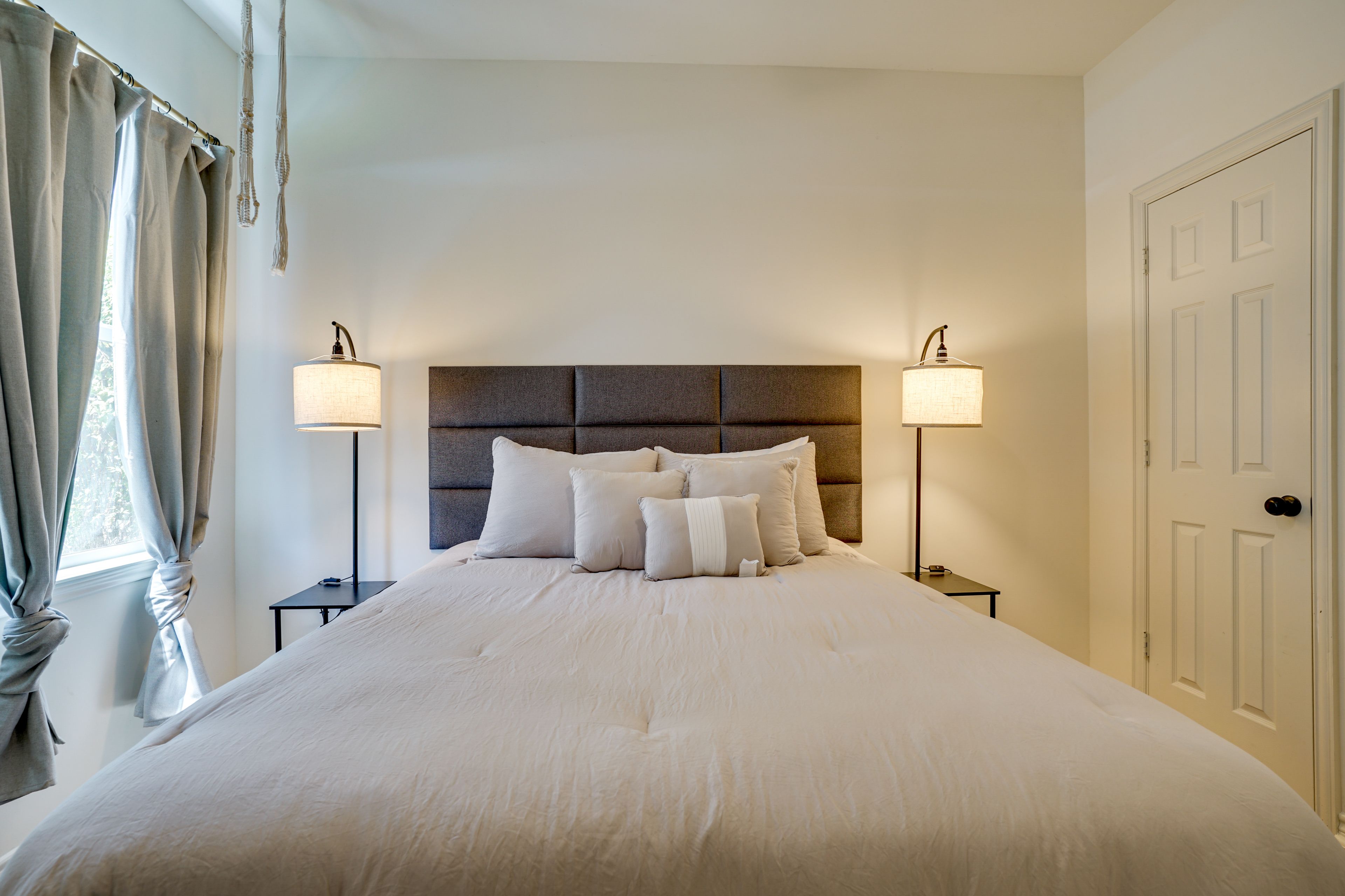 Bedroom 1 | Queen Bed