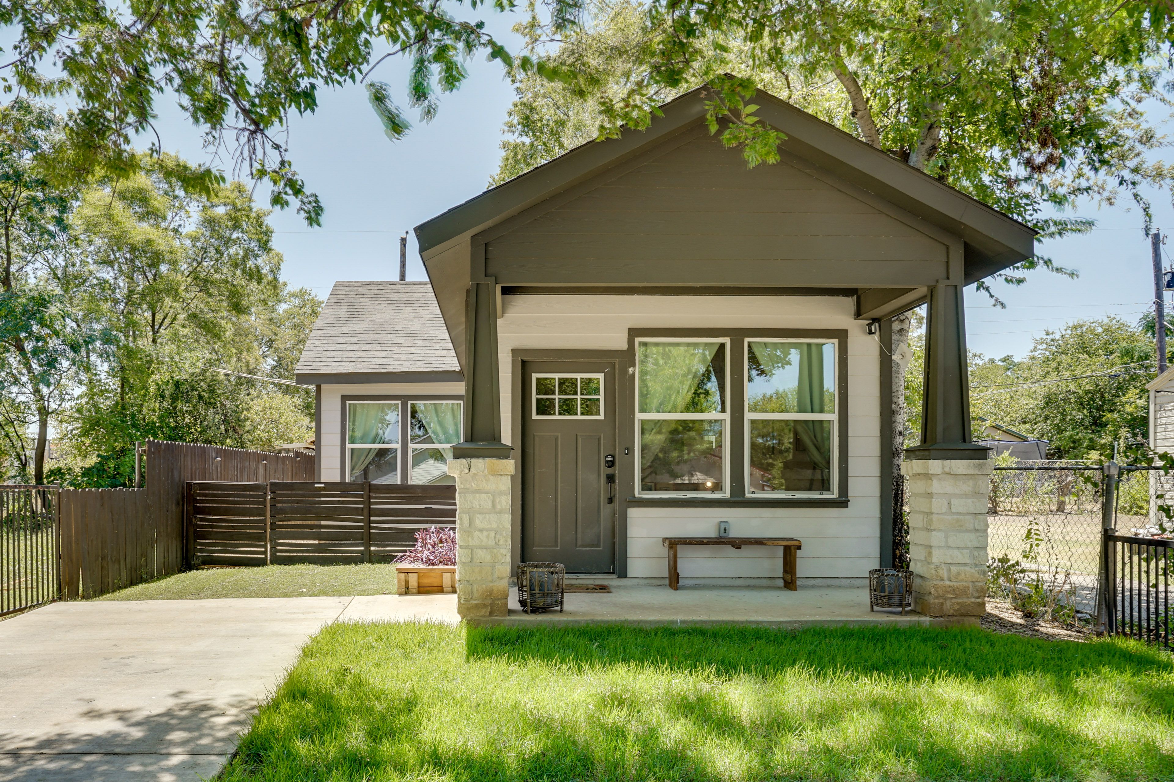 Fort Worth Vacation Rental | 2BR | 1BA | 1,080 Sq Ft