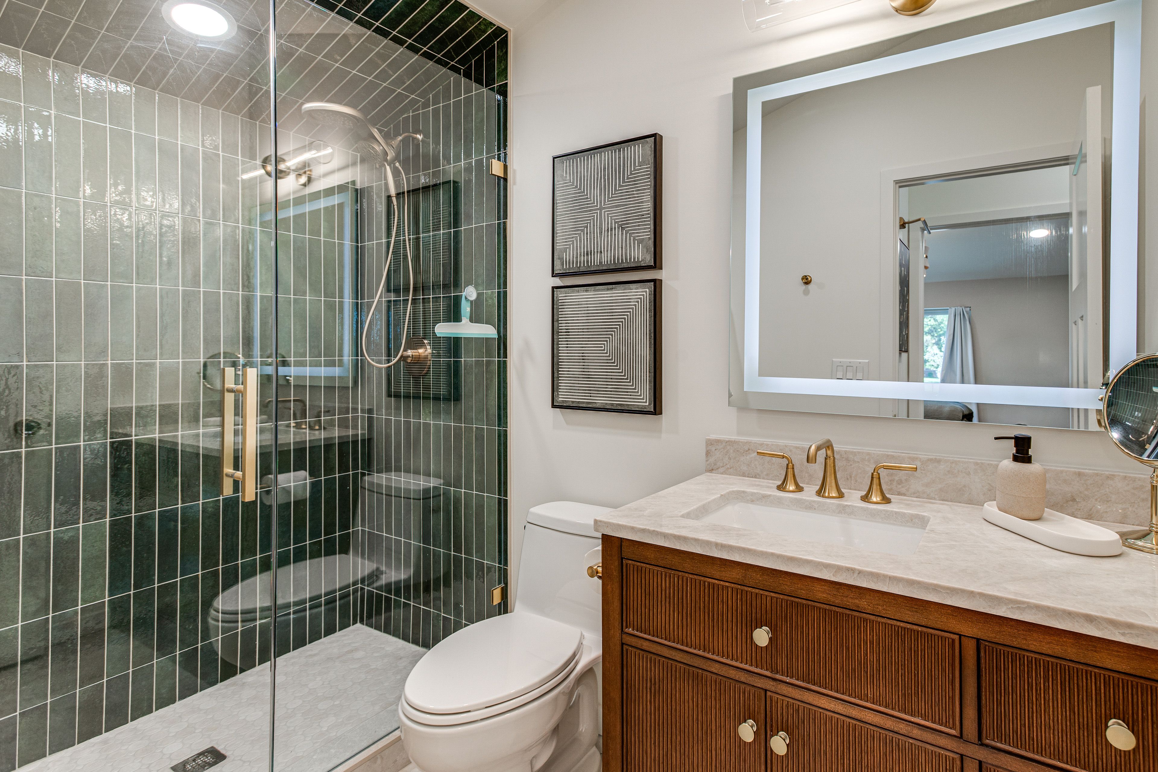 Full Bathroom