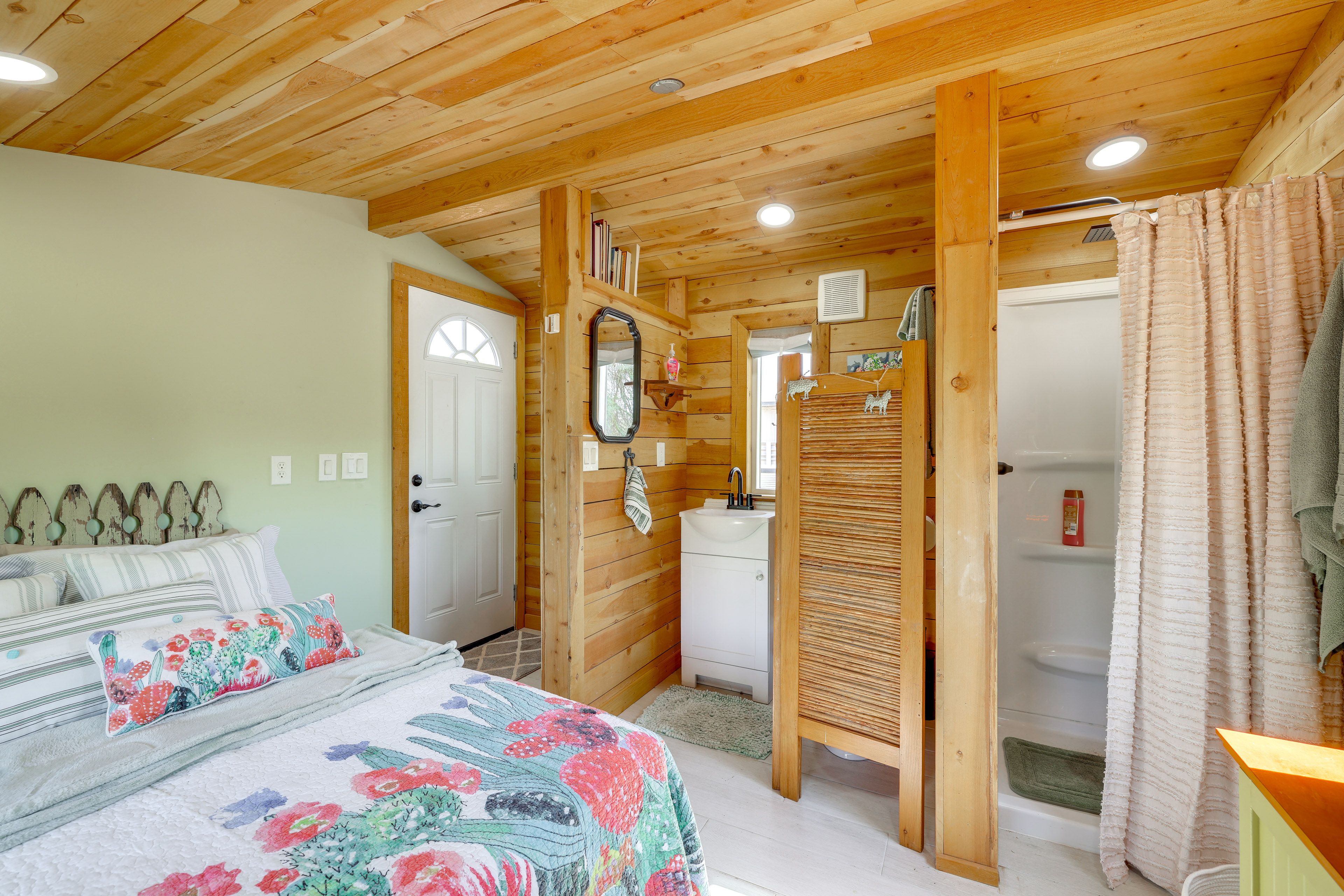 Bathroom | Towels & Linens Provided | 2nd Floor