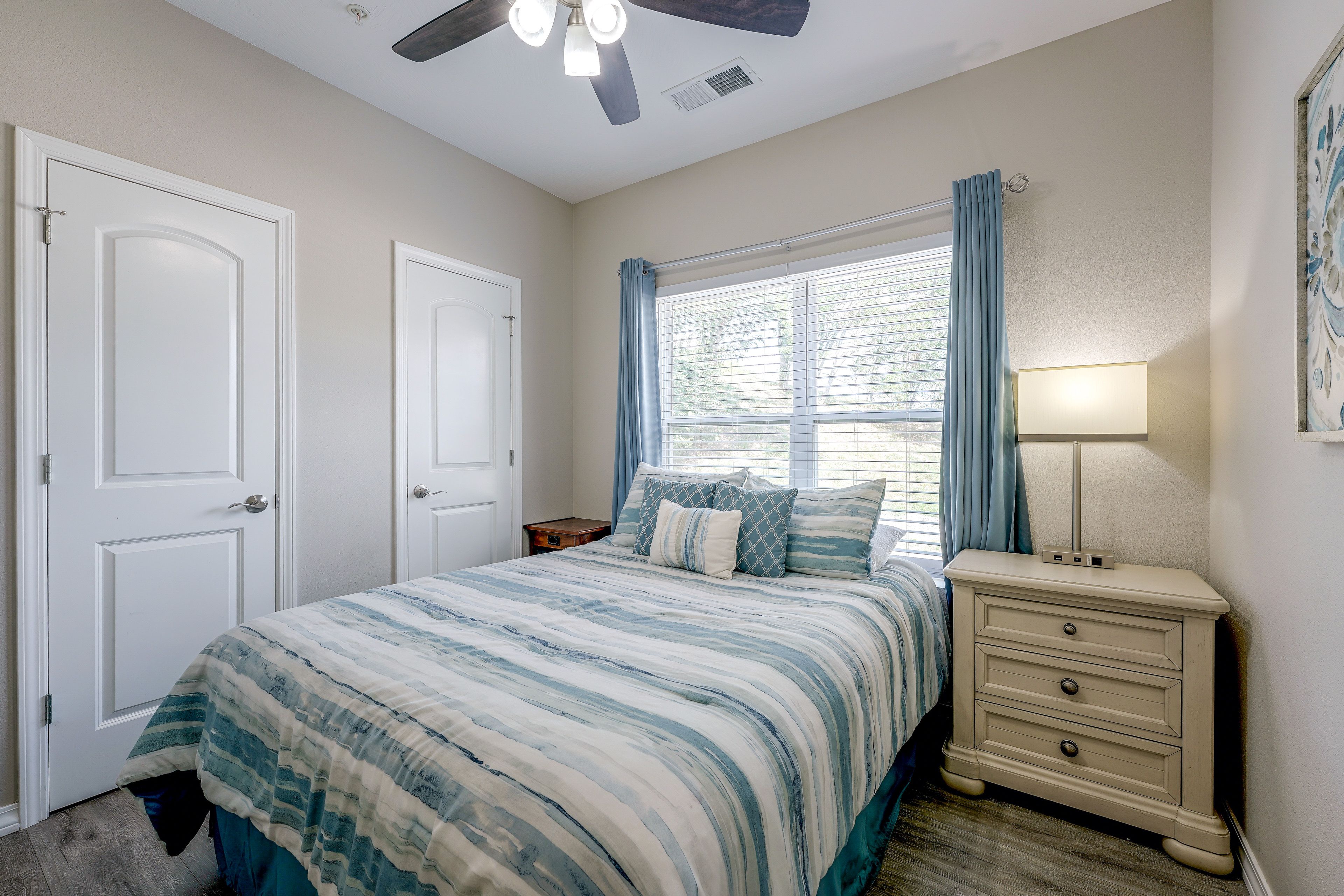 Bedroom 2 | Queen Bed