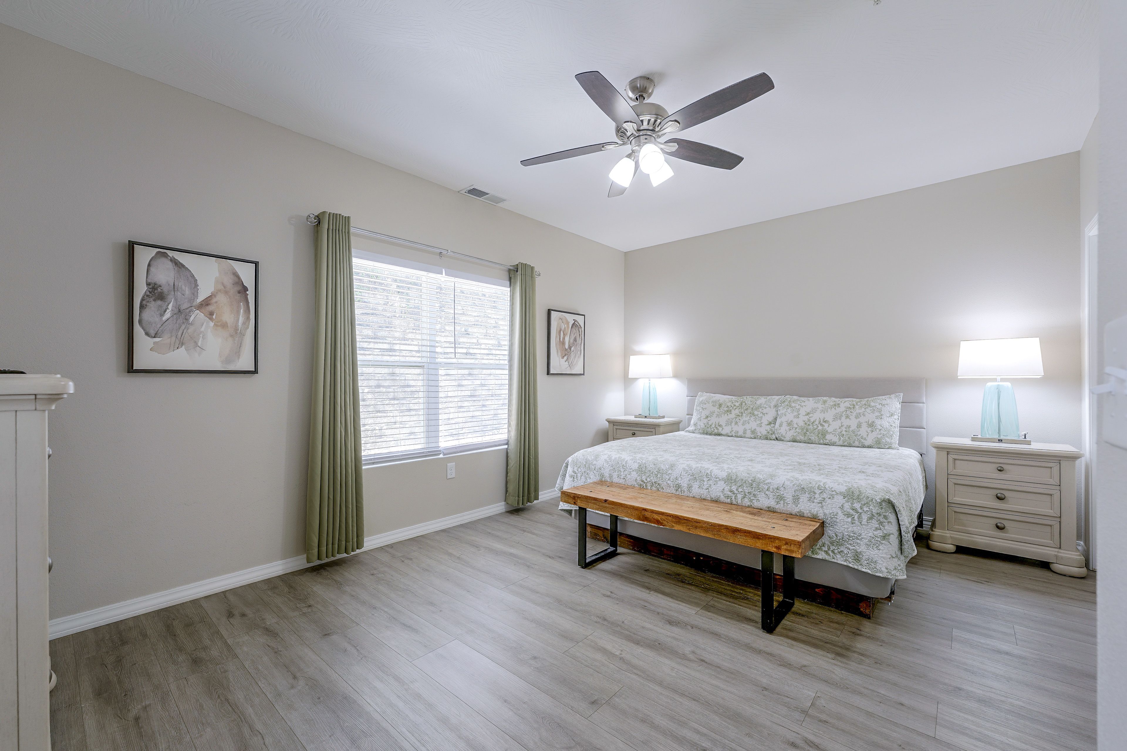 Bedroom 1 | King Bed