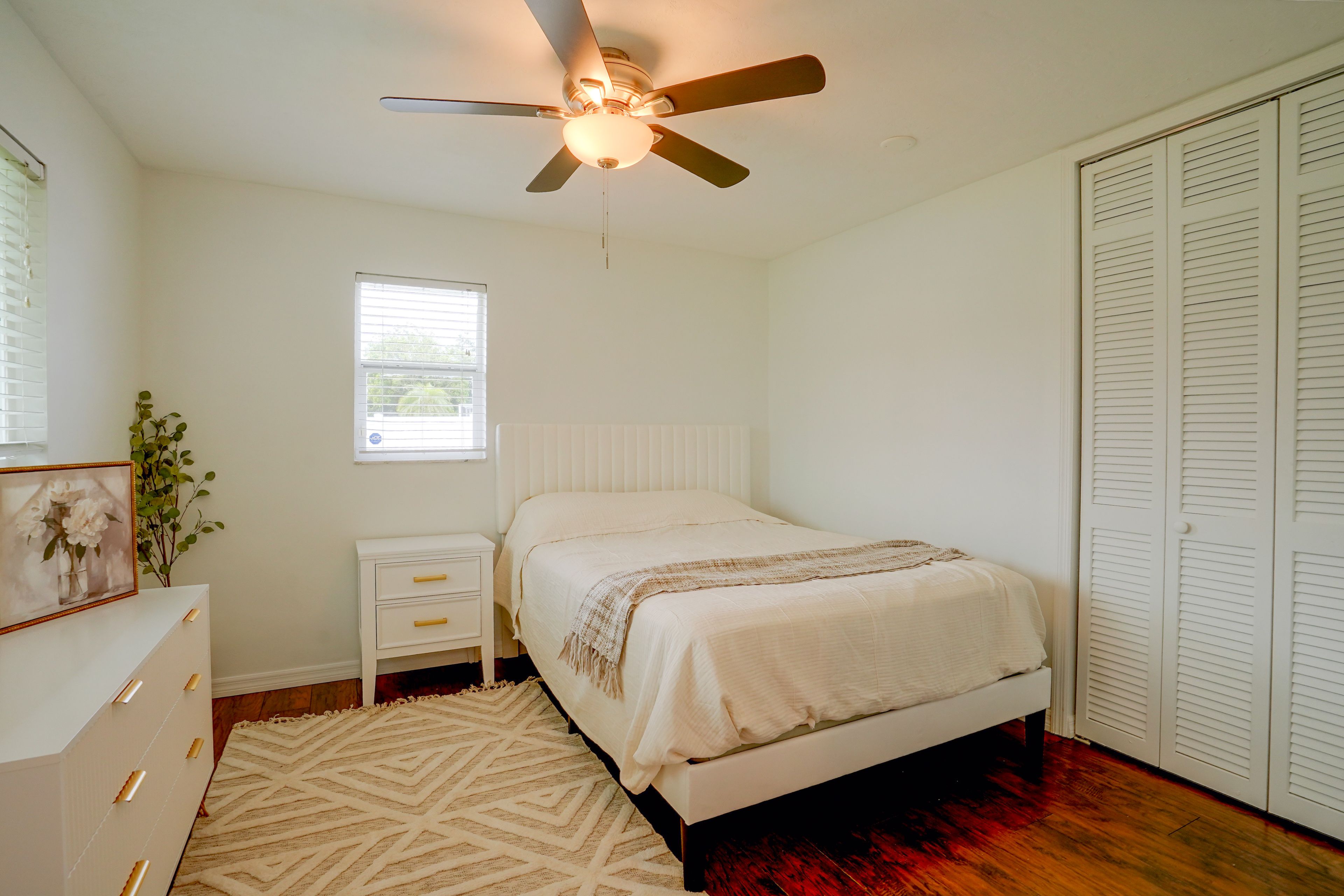 Bedroom 2 | Queen Bed