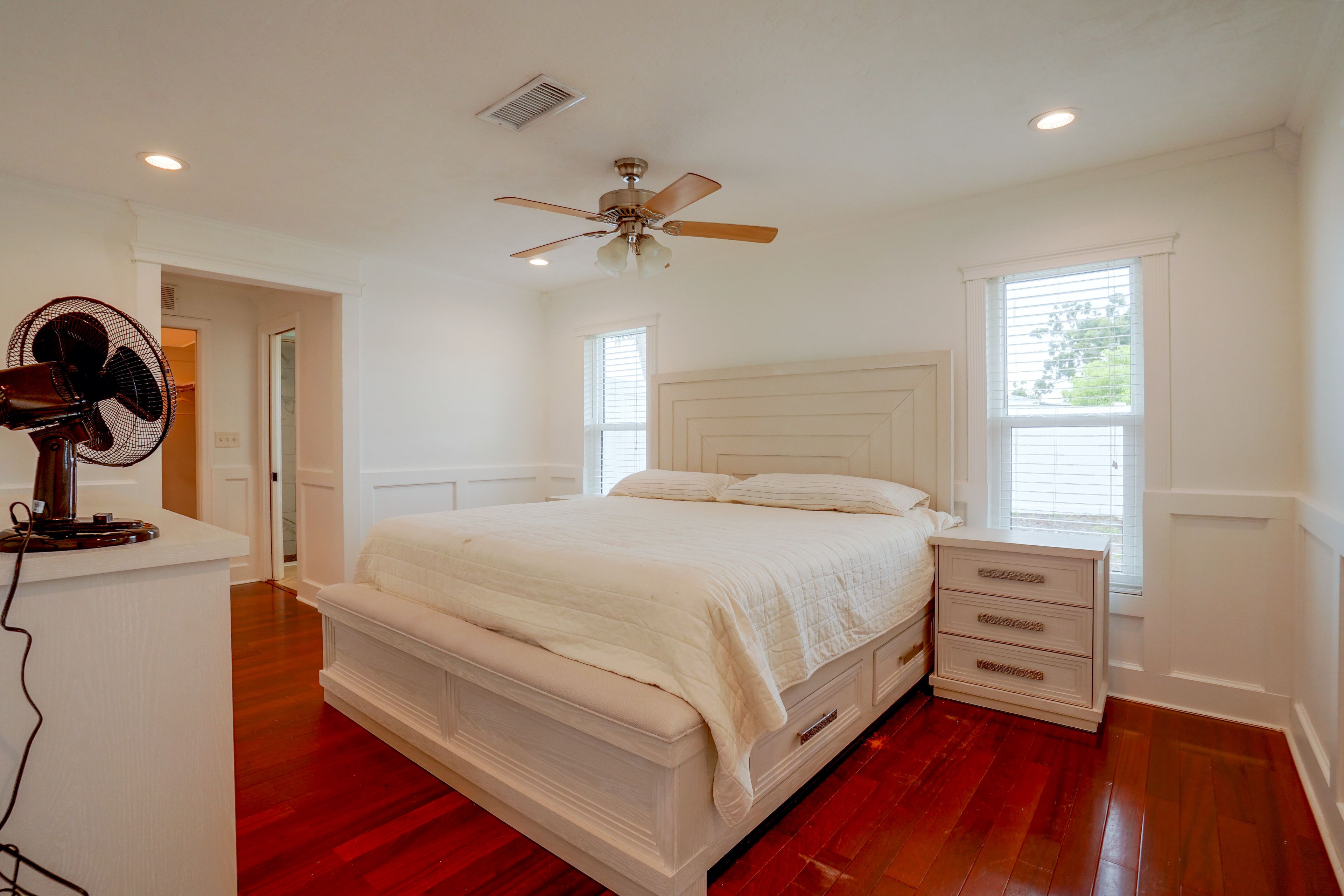 Bedroom 1 | King Bed