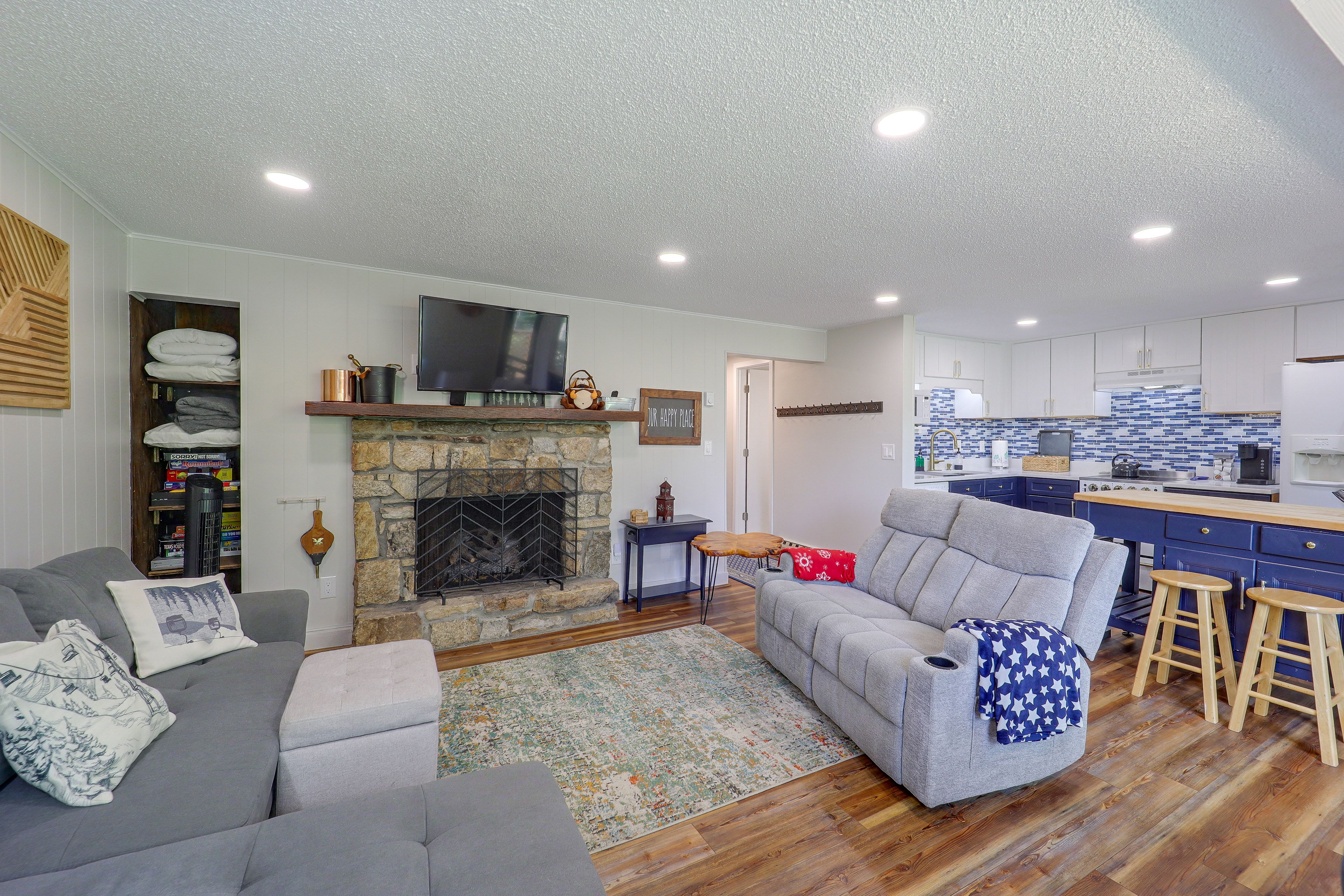 Living Room | Sleeper Sofa