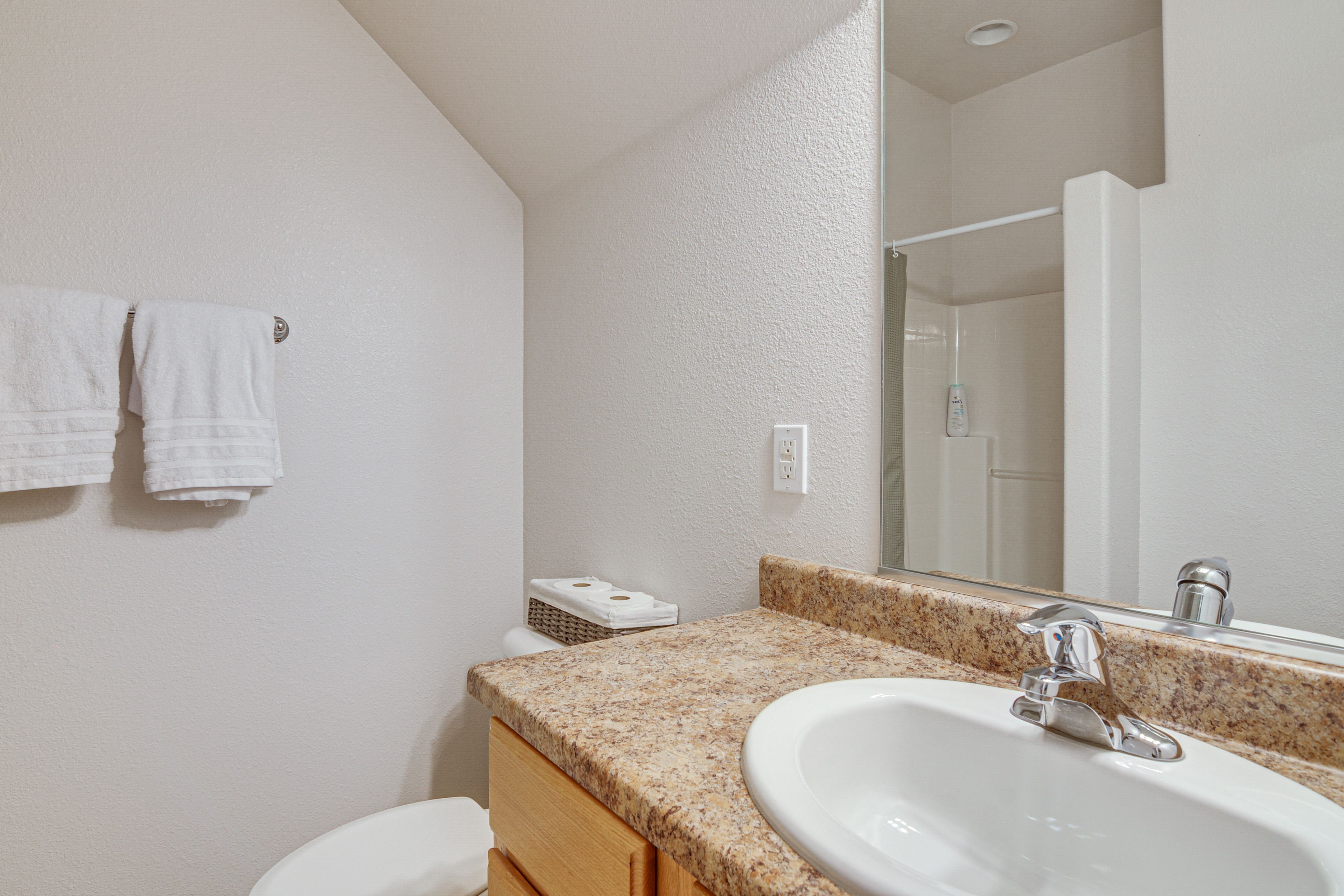 Full Bathroom | 1st Floor