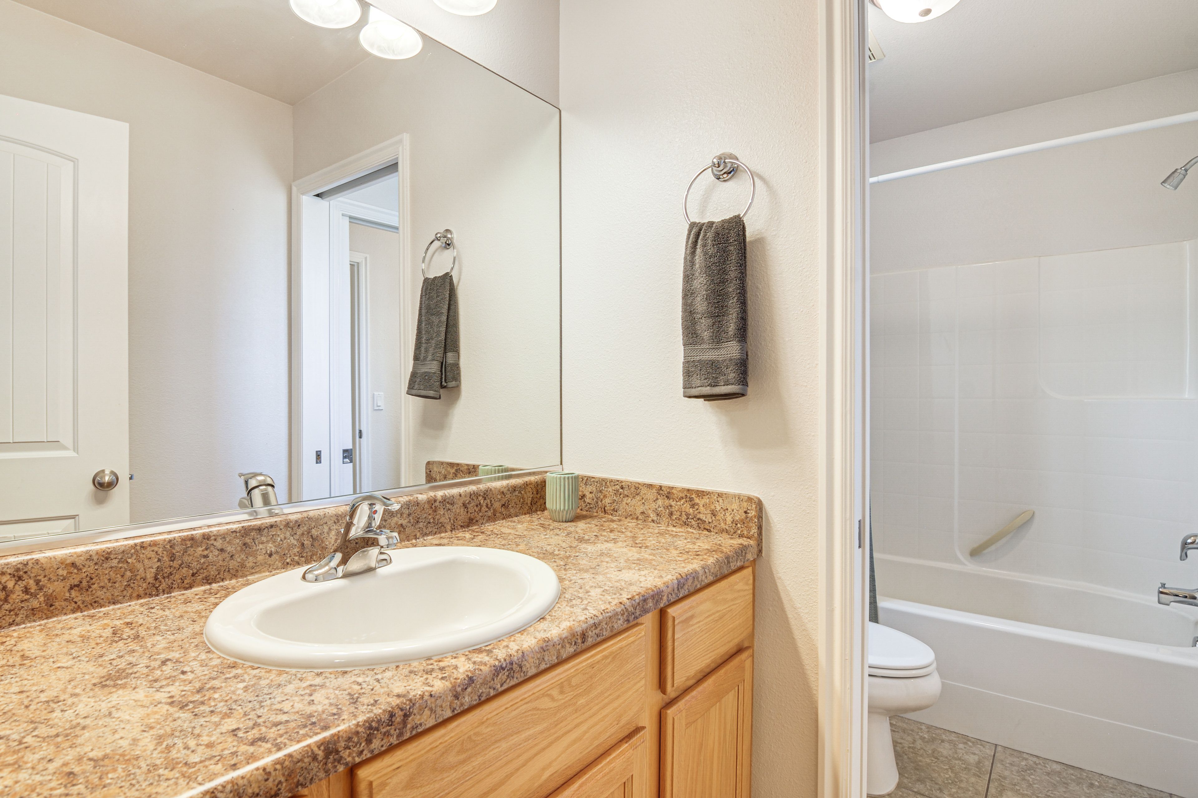 Full Bathroom | 2nd Floor