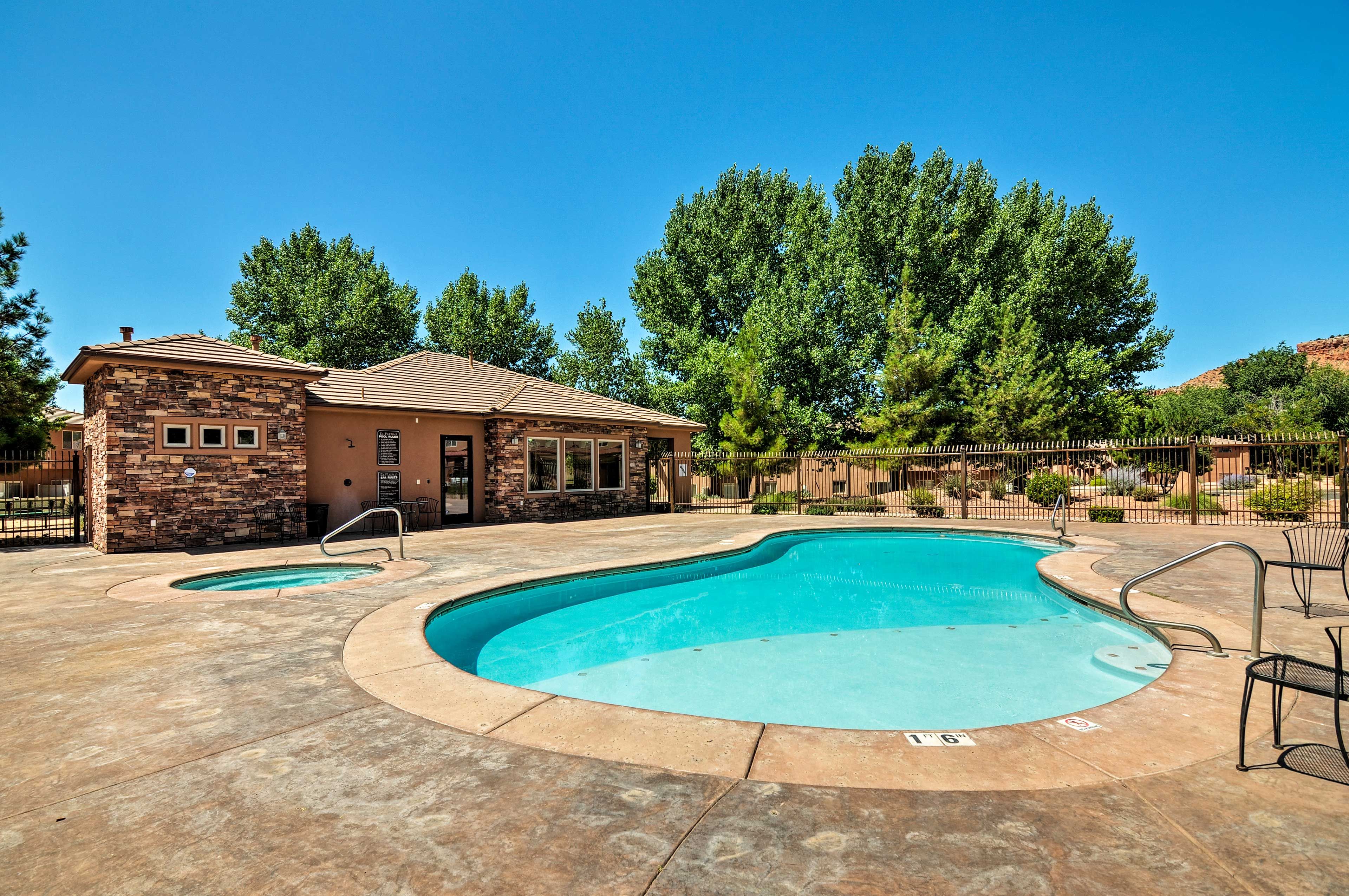 El Pueblo Community Amenities | Pool & Hot Tub