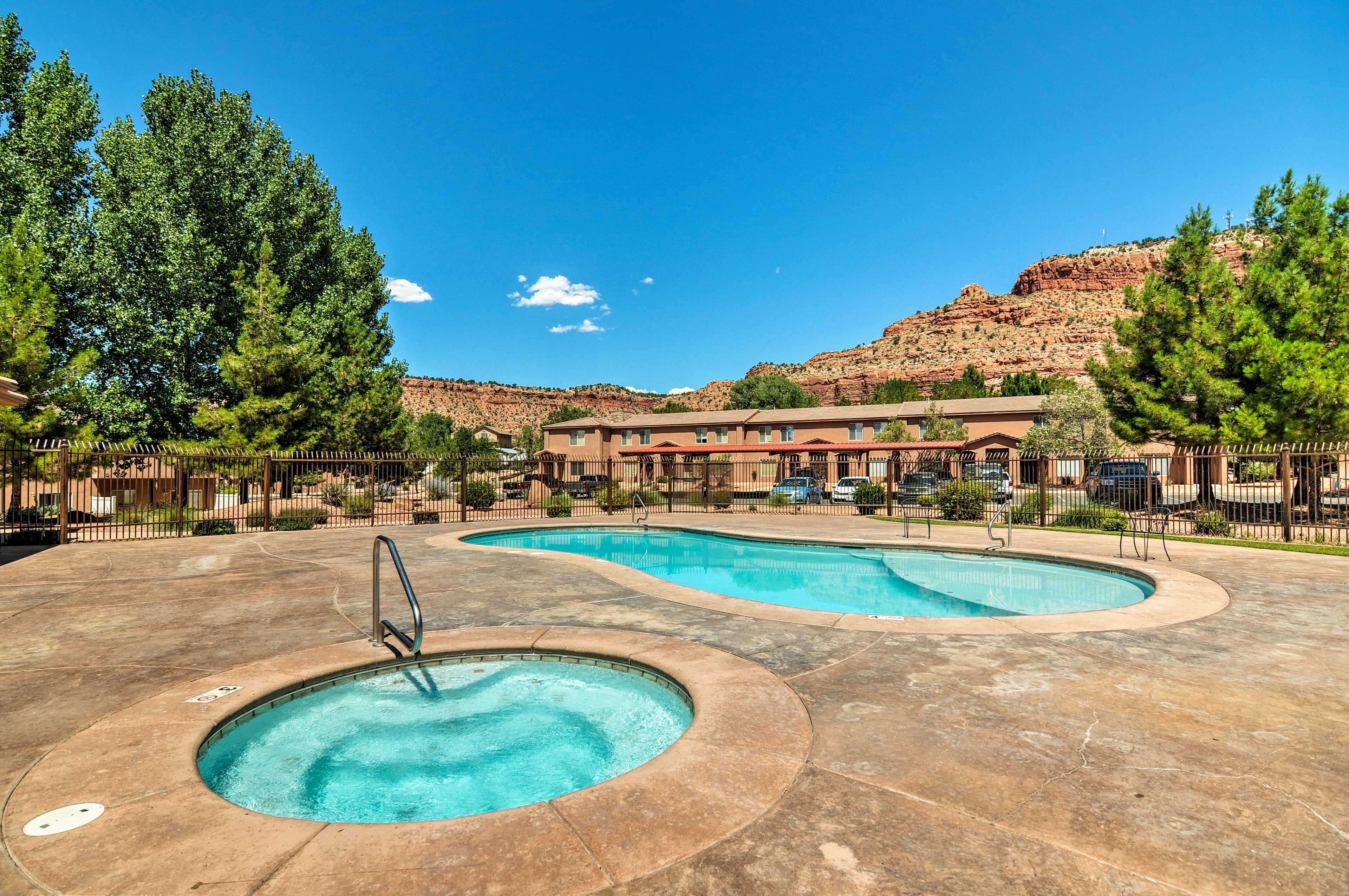 El Pueblo Community Amenities | Pool & Hot Tub