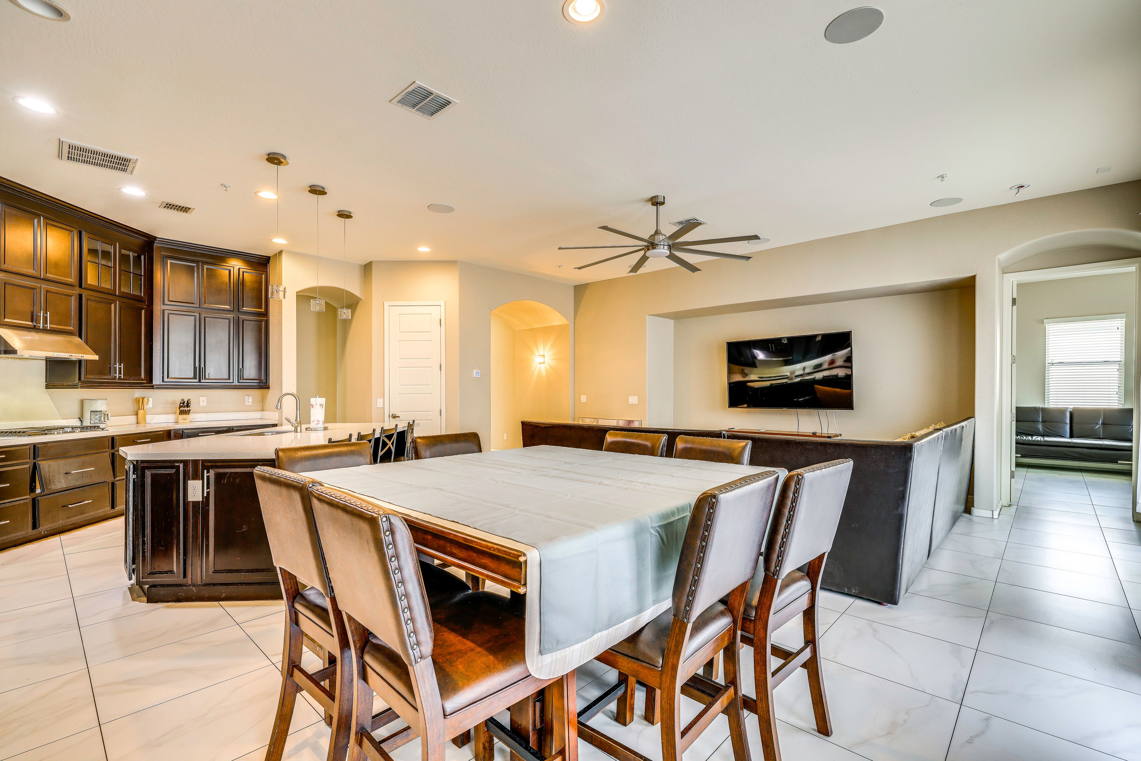 Dining Area | Dishes & Flatware Provided