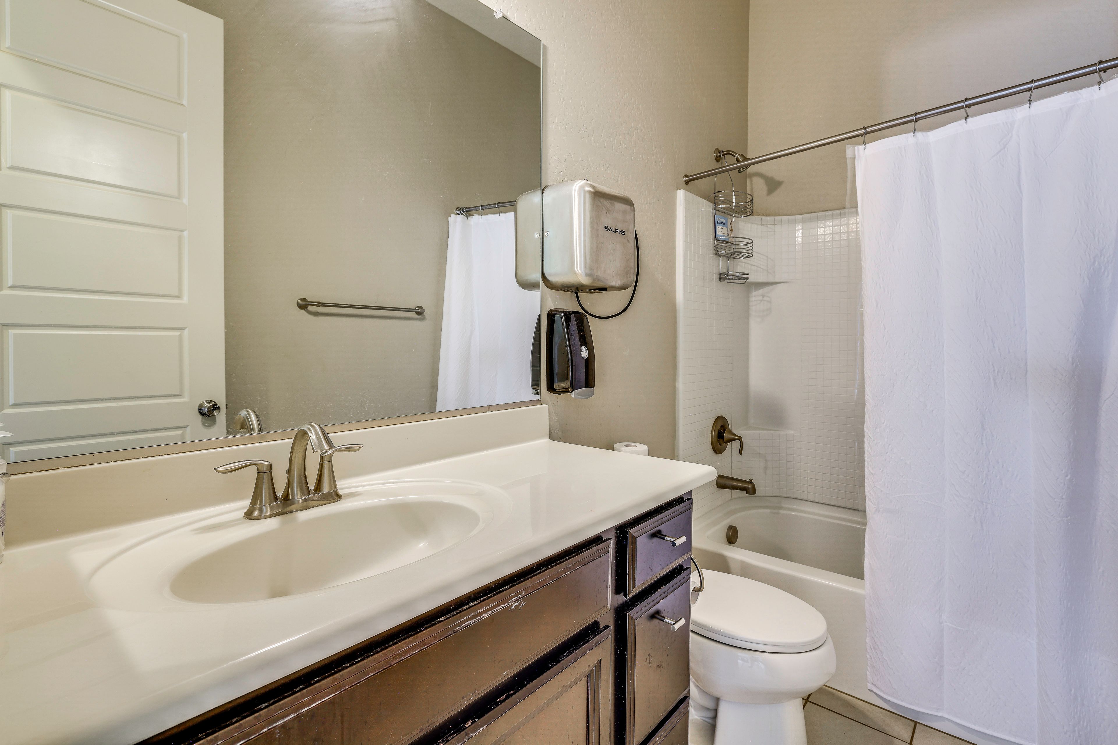 Full Bathroom