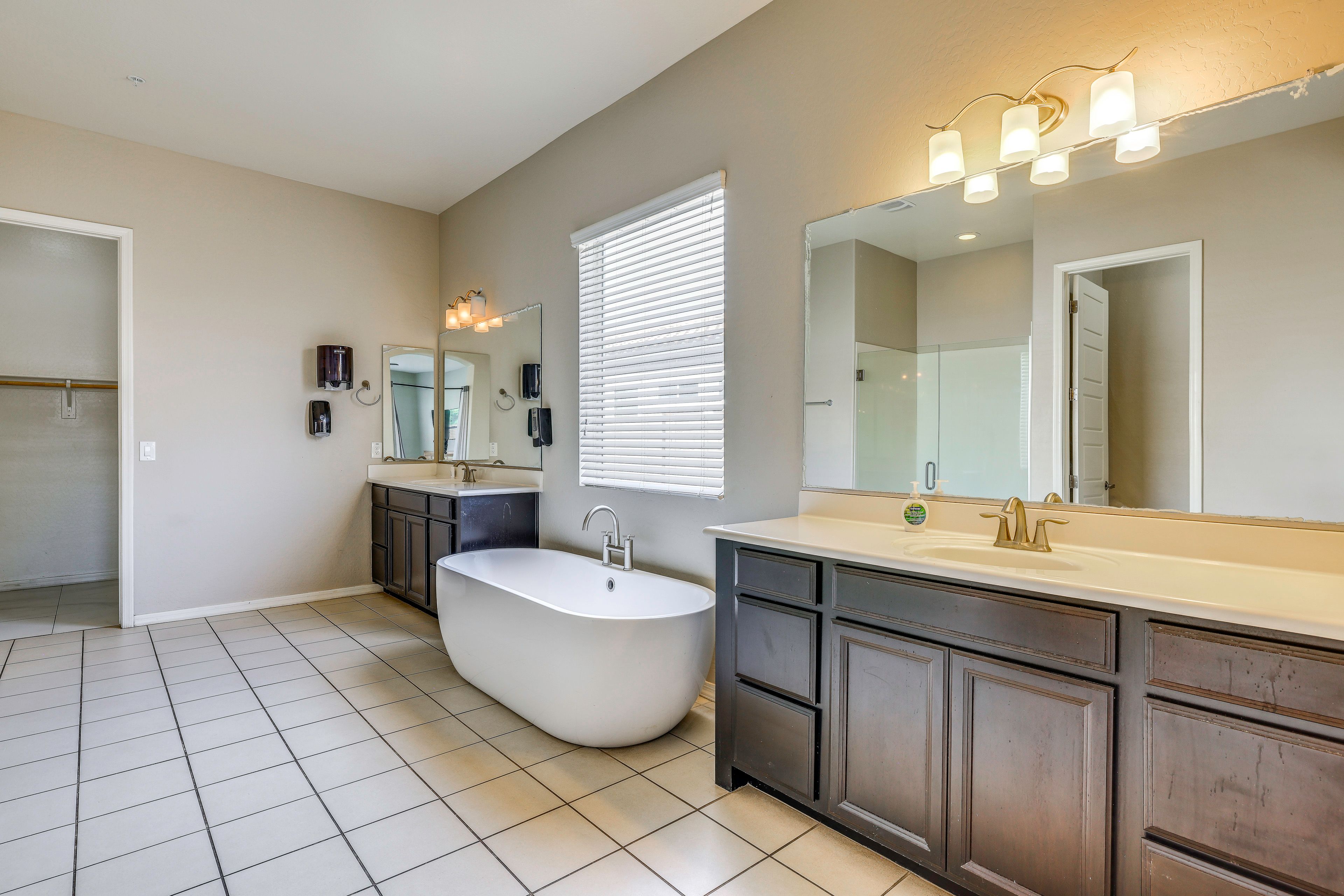 En-Suite Bathroom | Soaking Tub | Shower