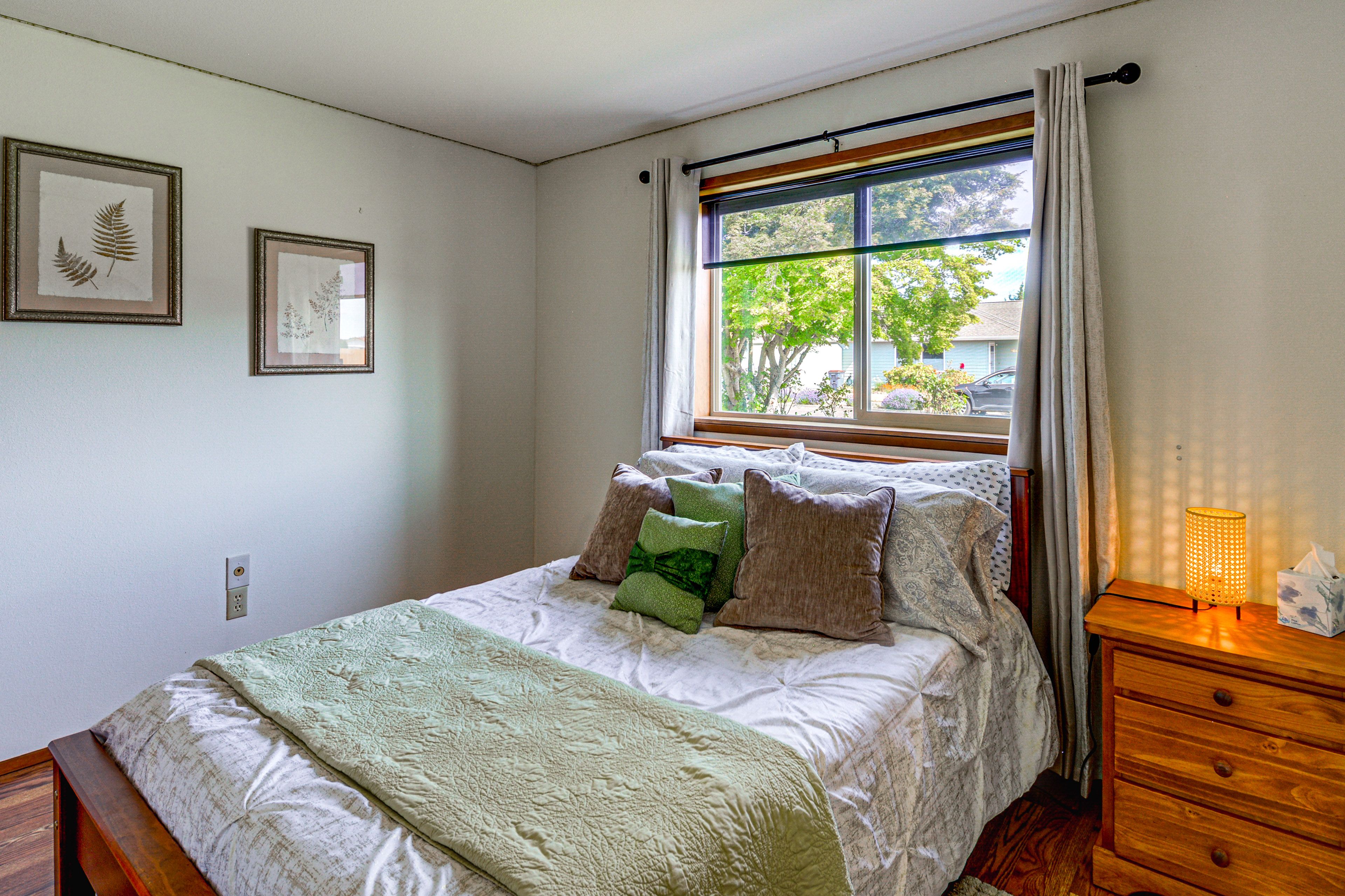 Bedroom 2 | Queen Bed