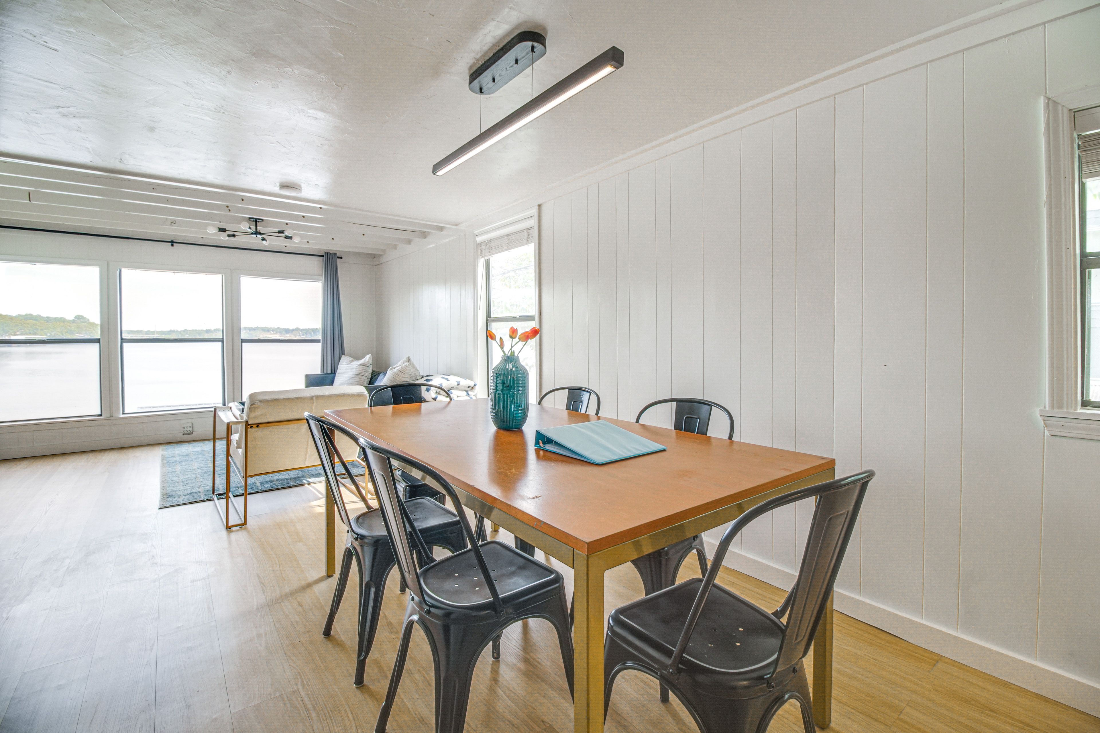 Dining Area | Dishware/Flatware Provided