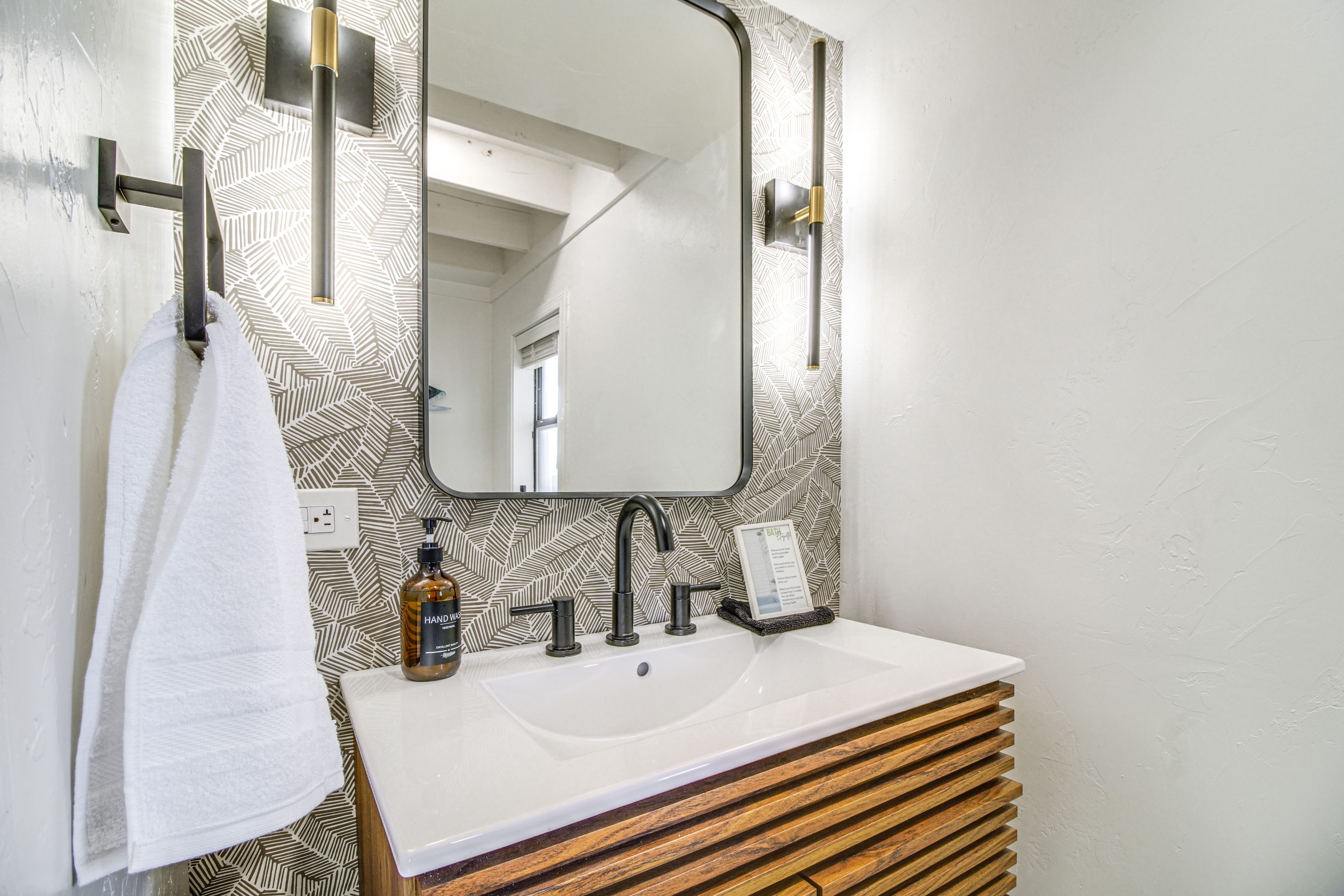 Half Bathroom | 1st Floor