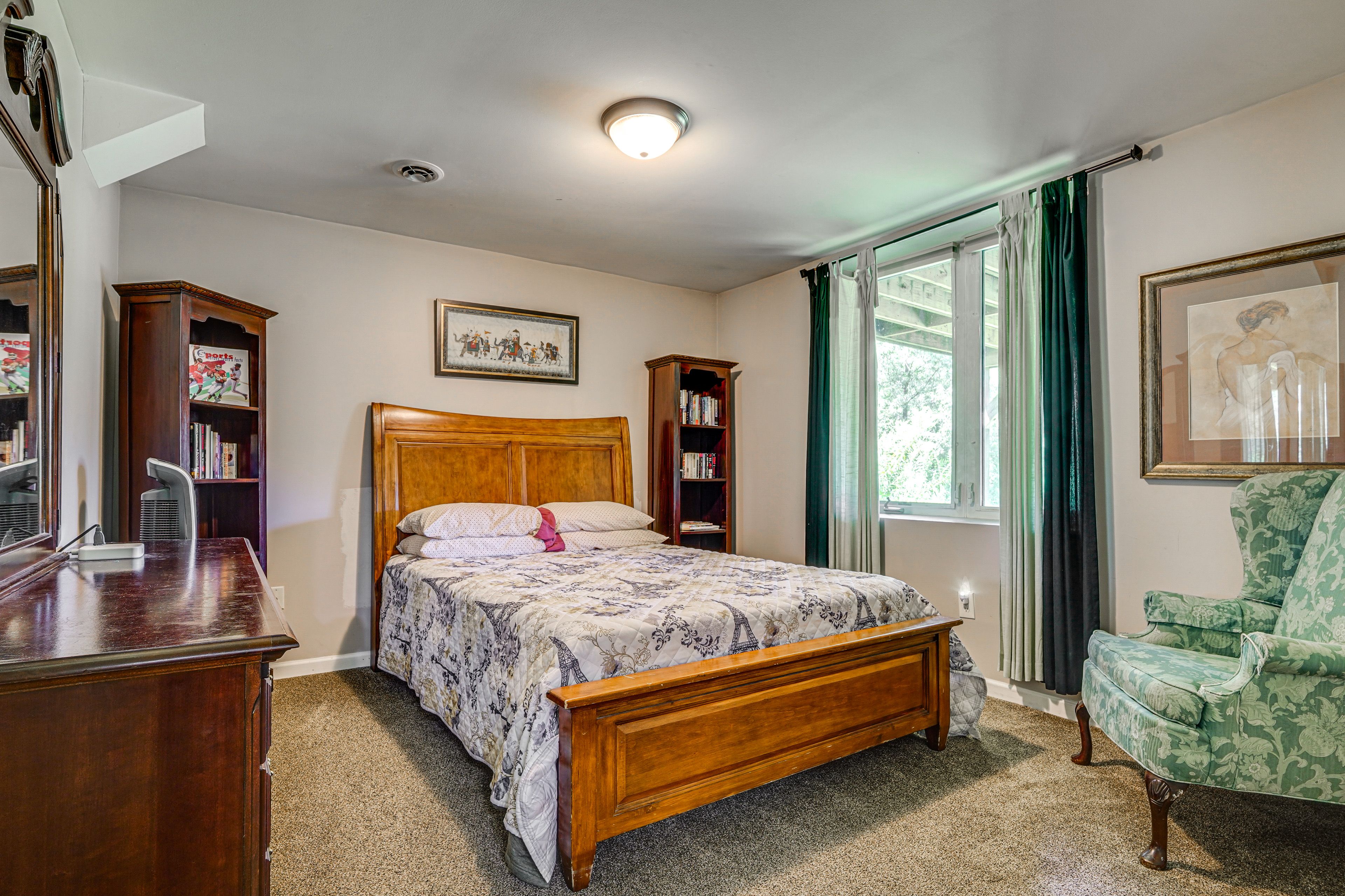 Bedroom 5 | Queen Bed