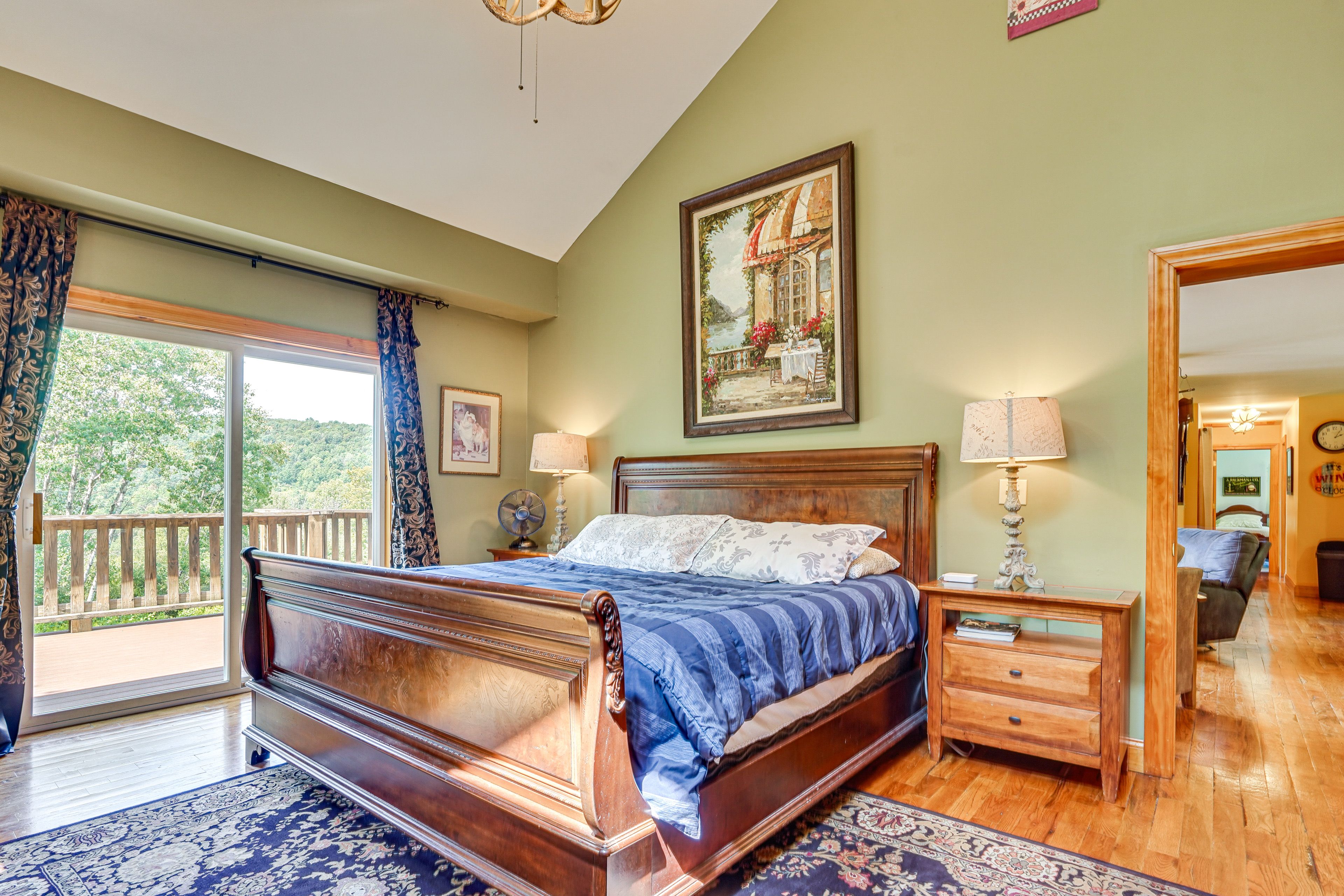 Bedroom 1 | King Bed