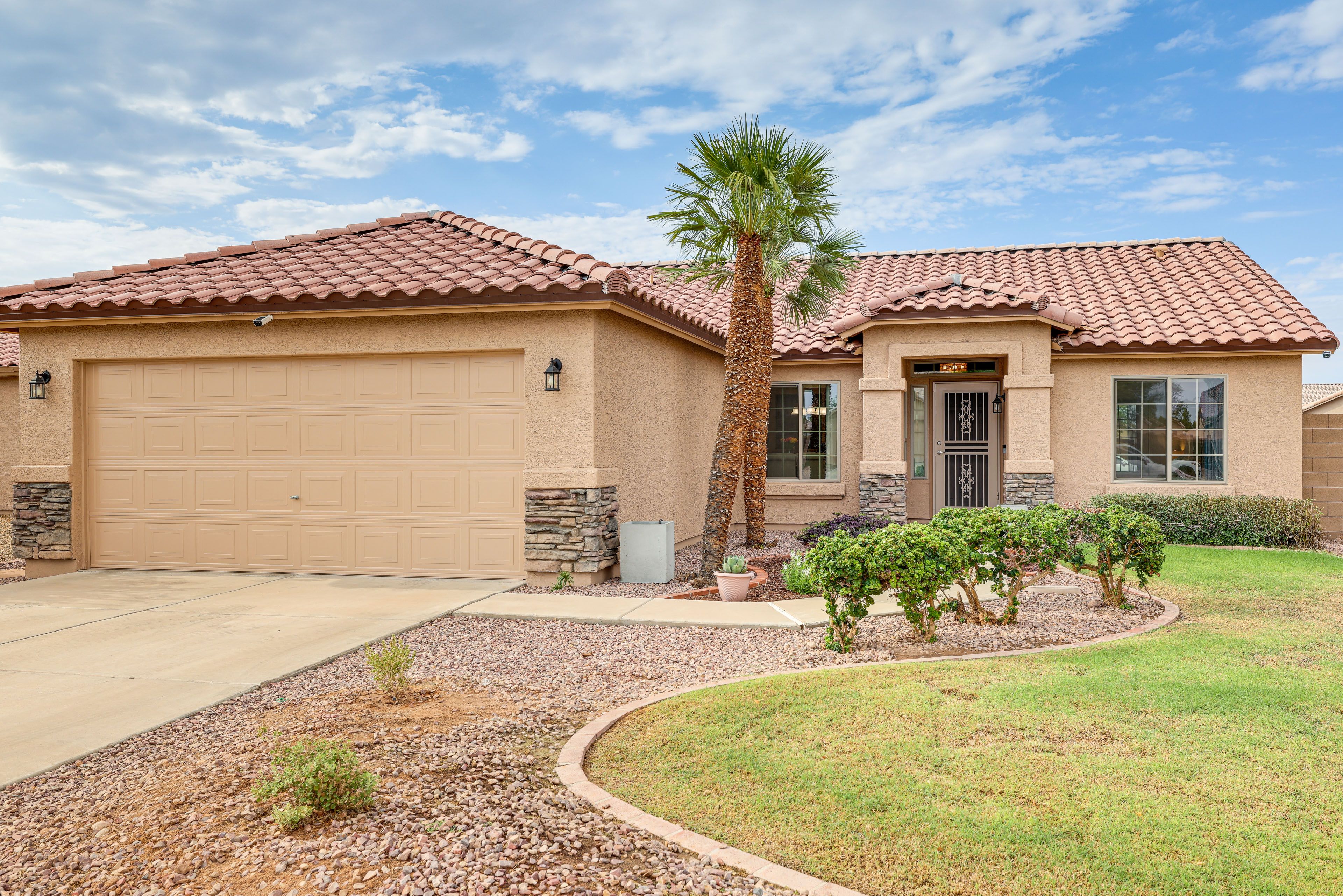 House Exterior | Garage (2 Vehicles) | Driveway (2 Vehicles)