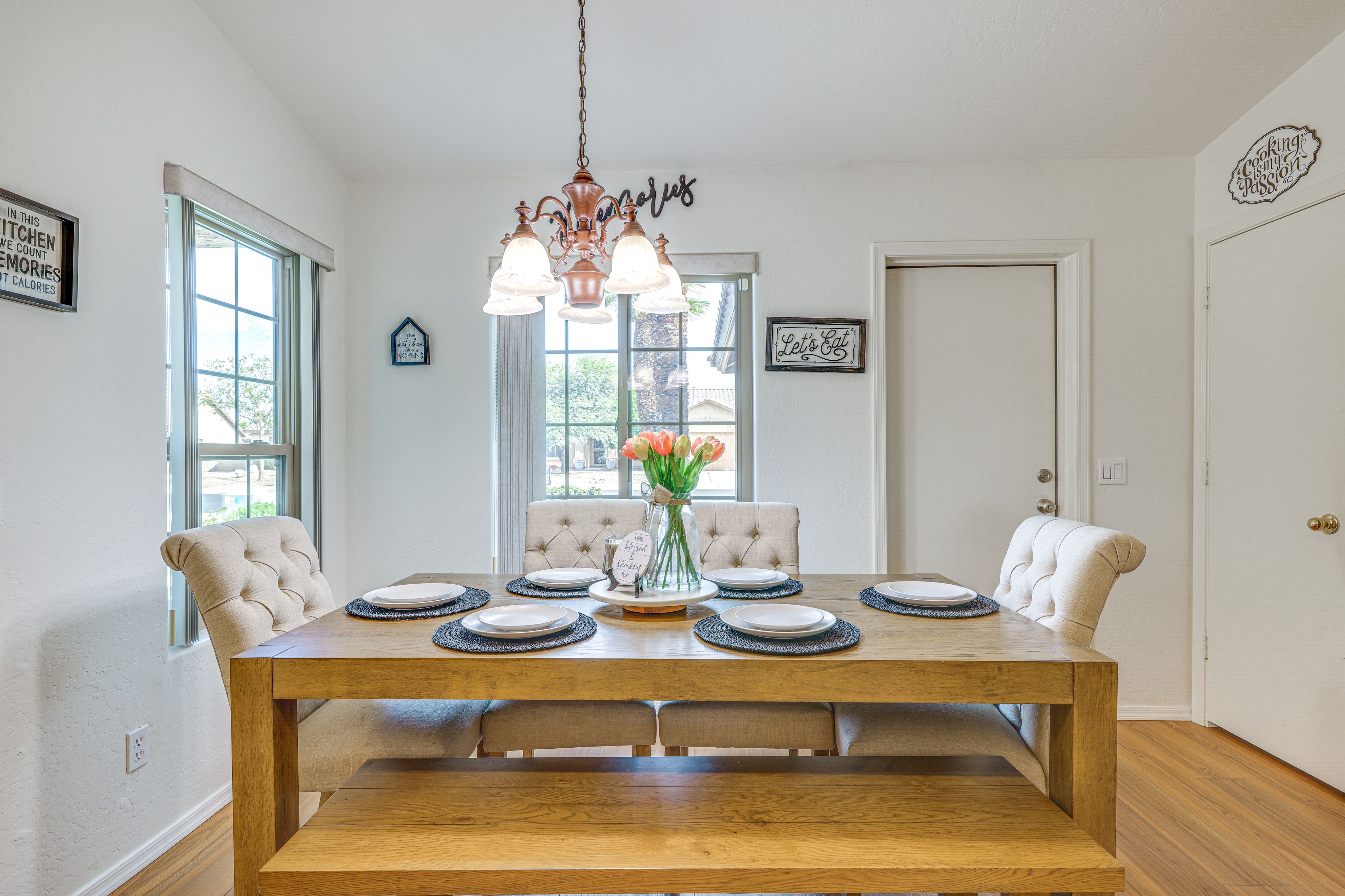 Dining Area | Dishware/Flatware Provided