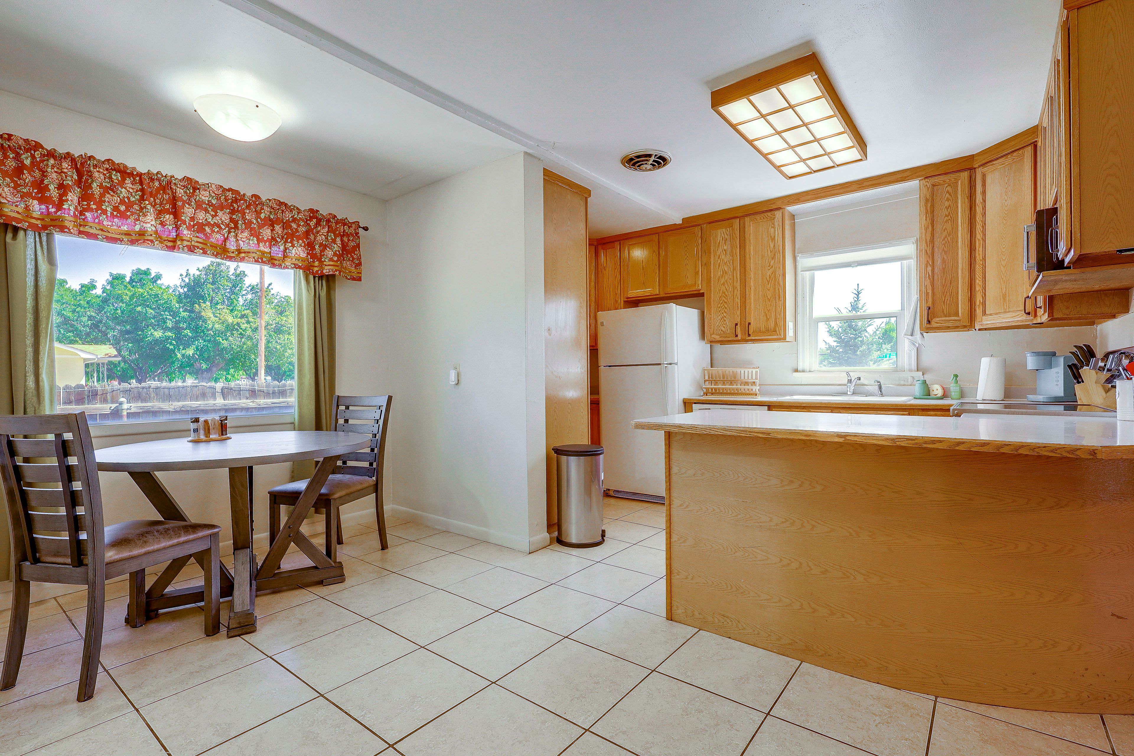 Kitchen & Dining Area