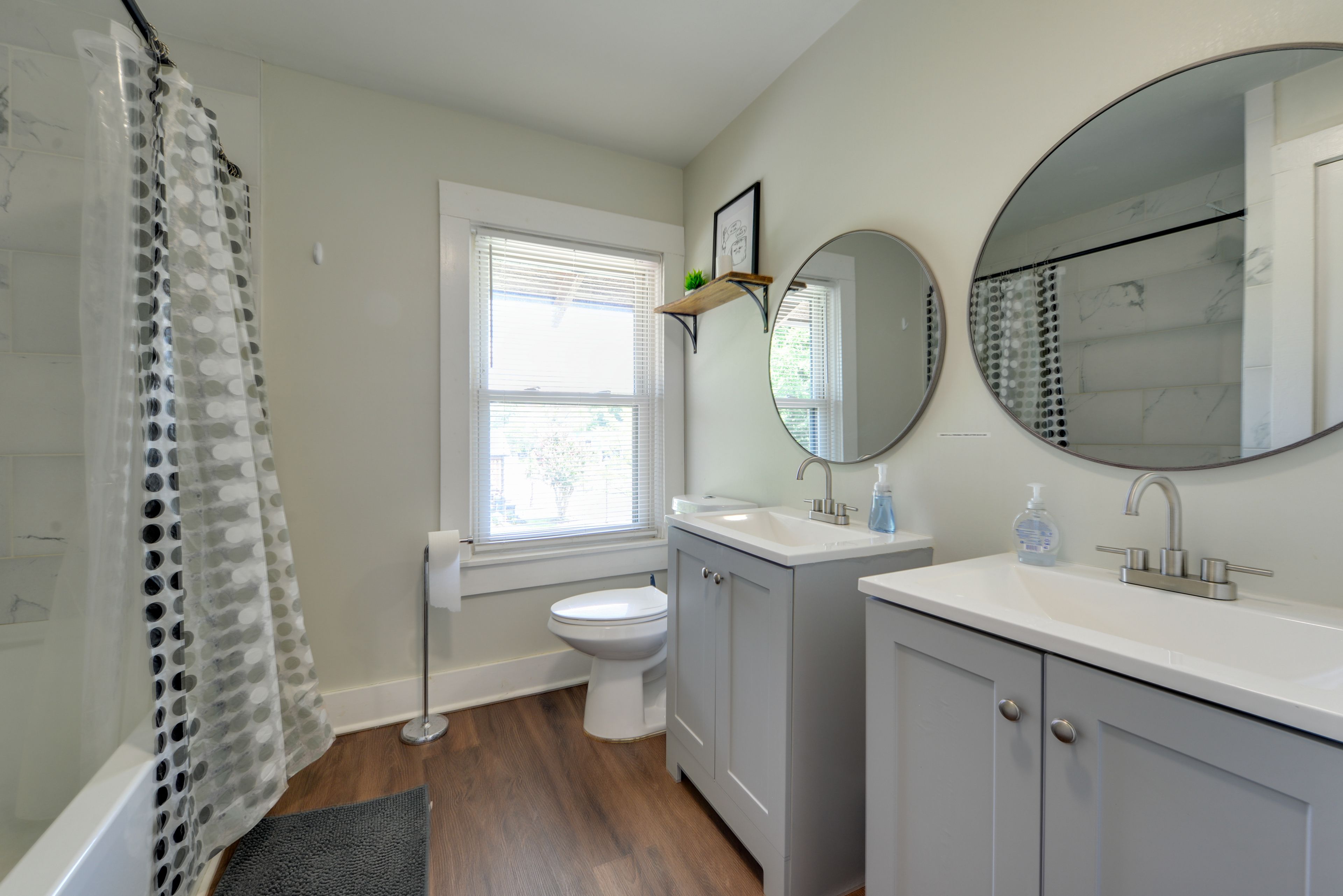 Full Bathroom | 2nd Floor