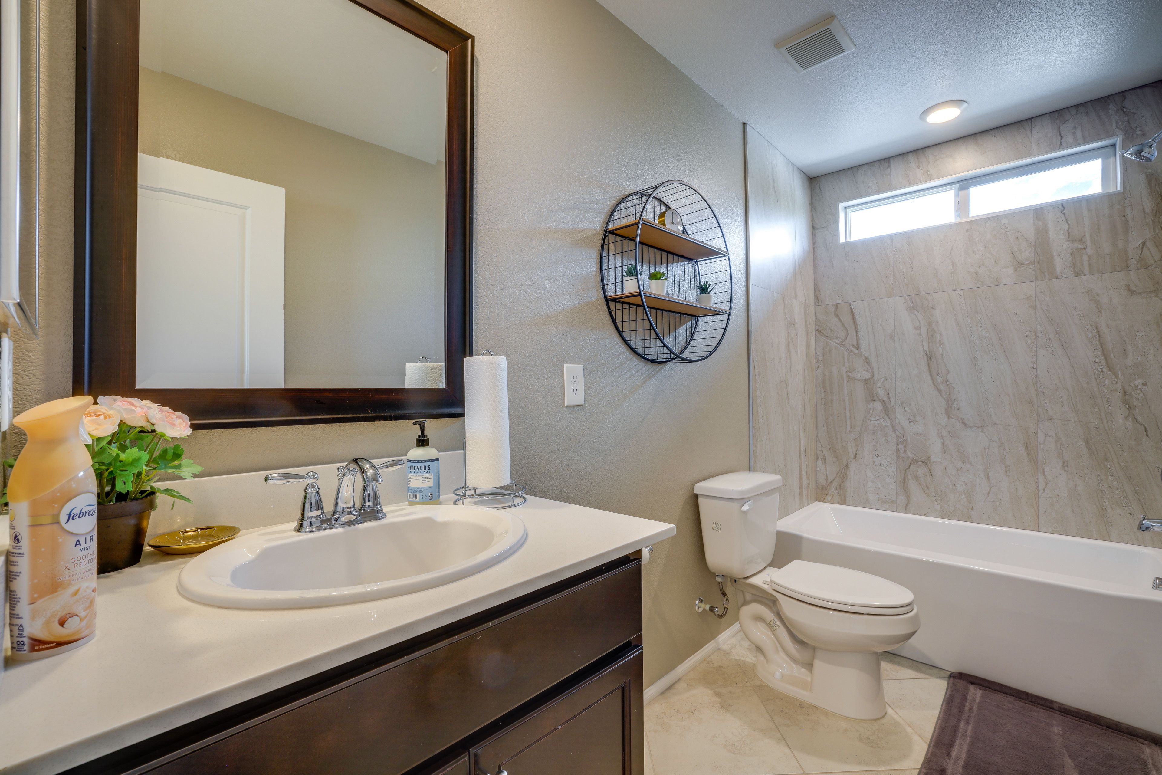 Bathroom | 2nd Floor