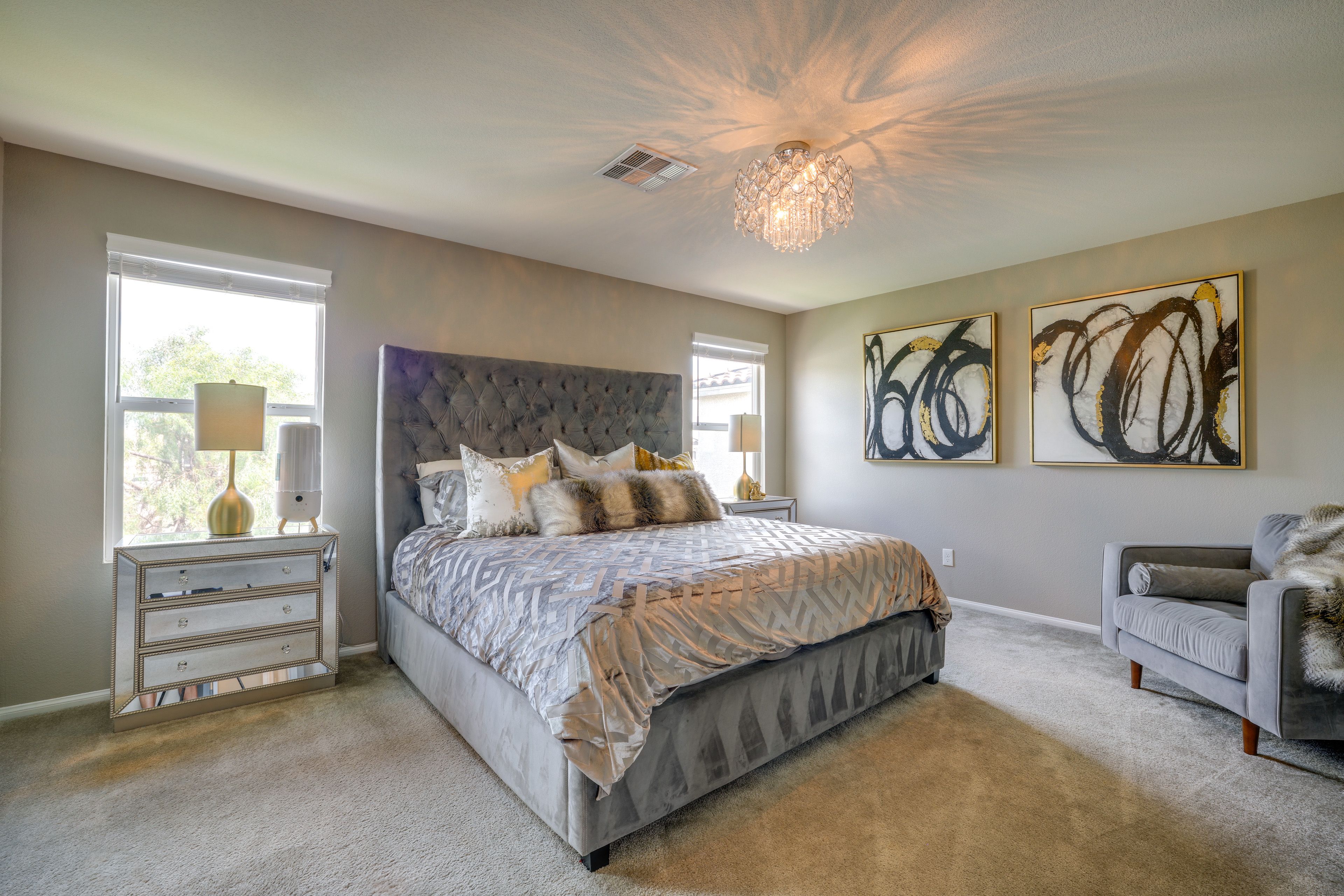 Bedroom 1 | Queen Bed | Smart TV | 2nd Floor