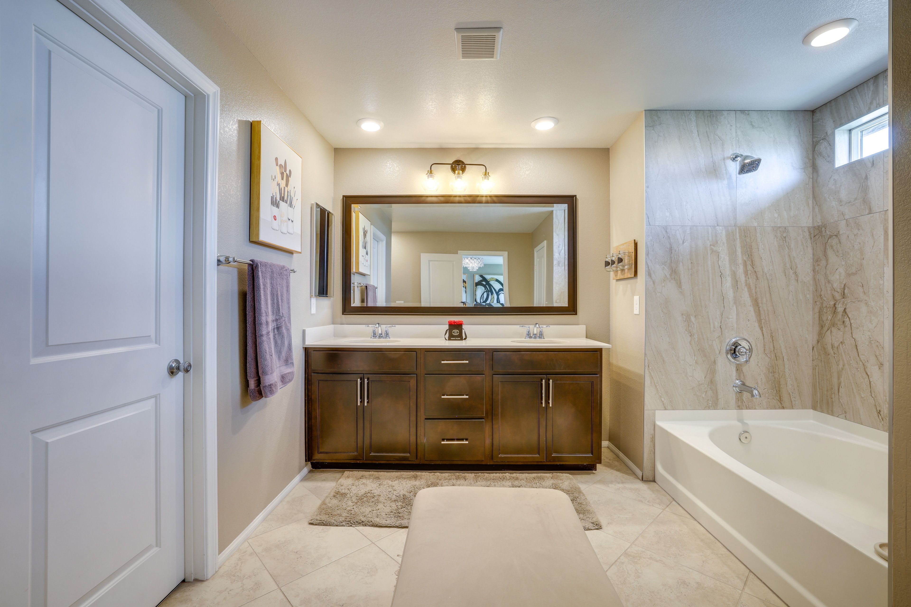En-Suite Bathroom | 2nd Floor