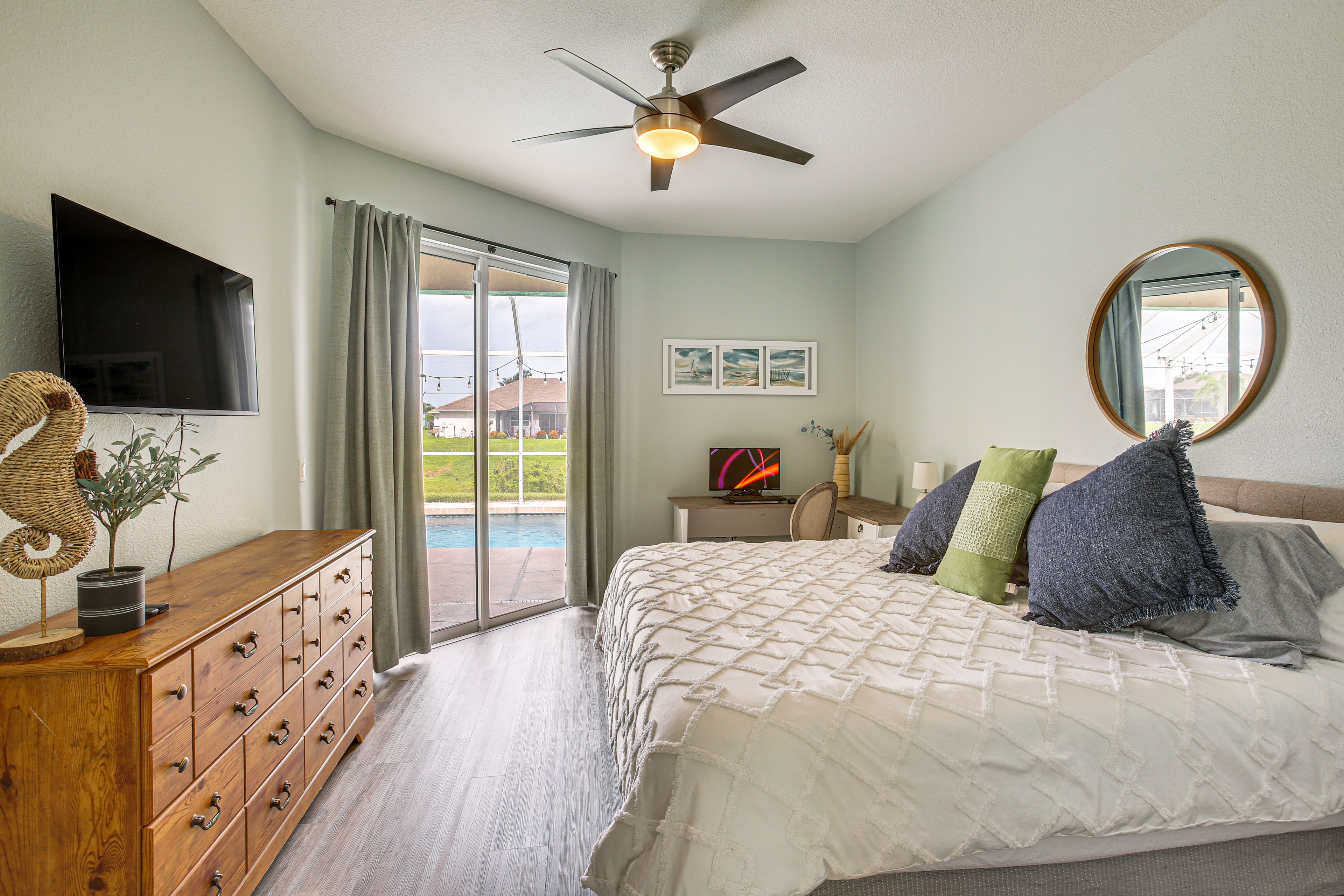 Bedroom 1 | King Bed