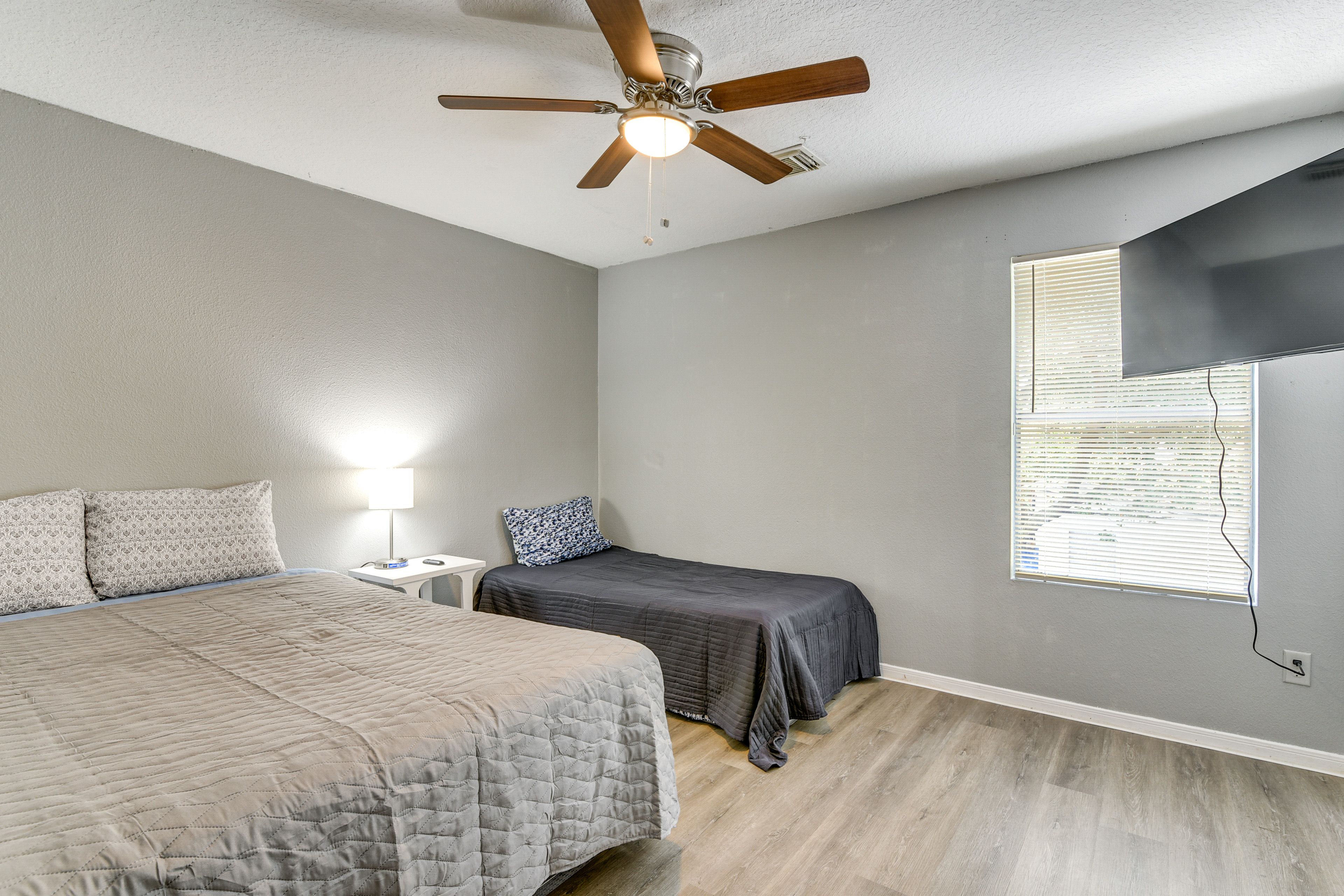 Bedroom 1 | Queen Bed | Twin Bed | Upper Level