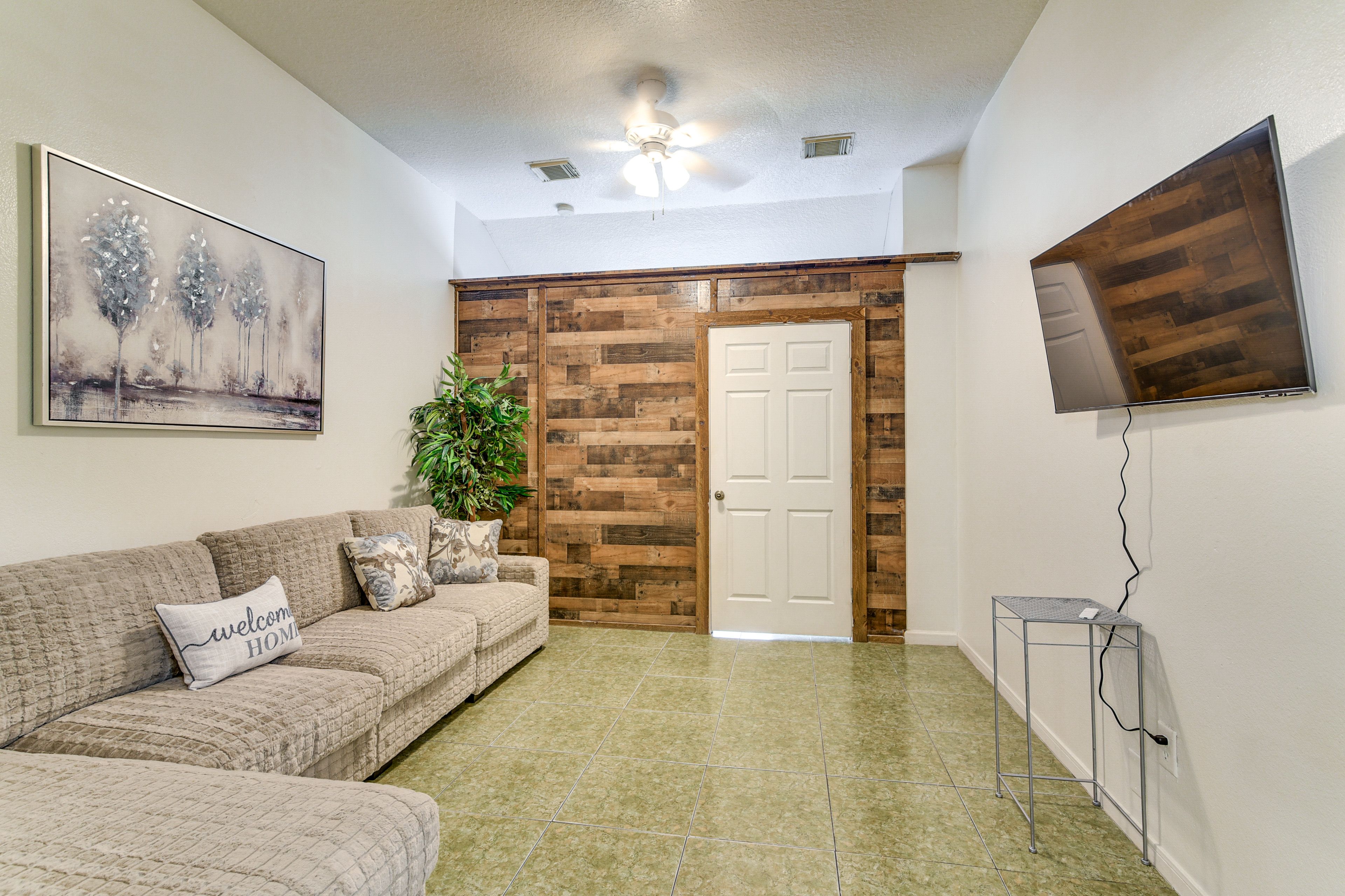 Houston Vacation Rental | 2BR | 1BA | 900 Sq Ft