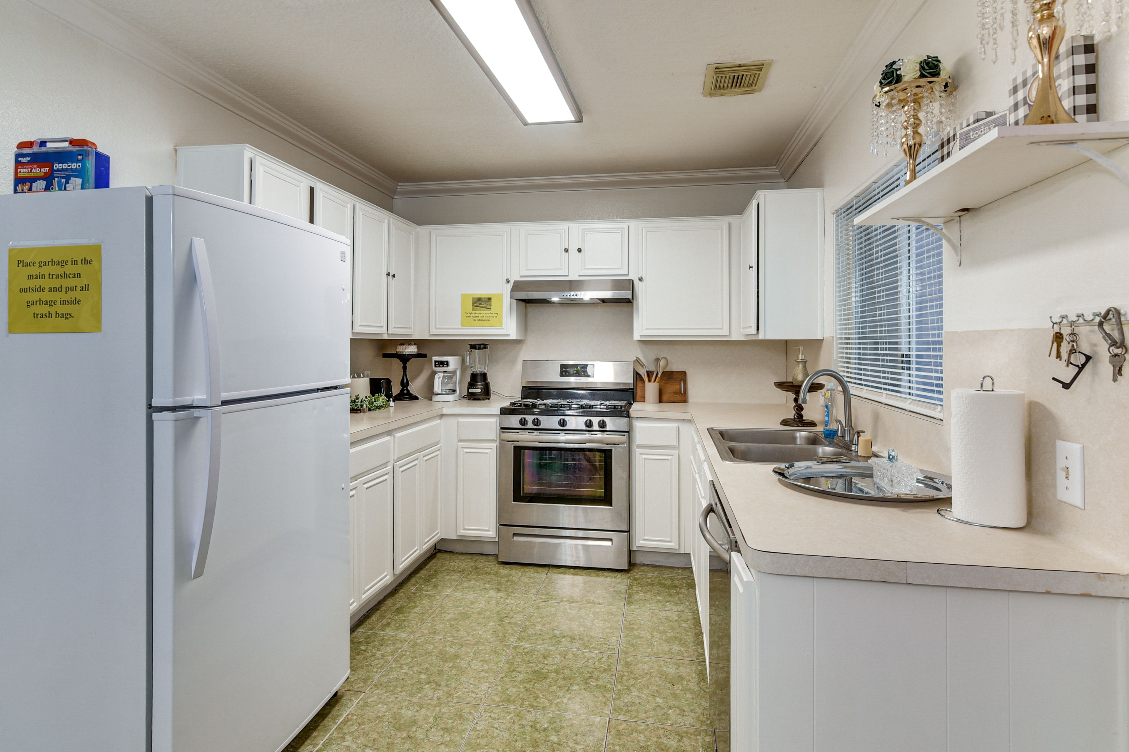 Kitchen | Dining Table