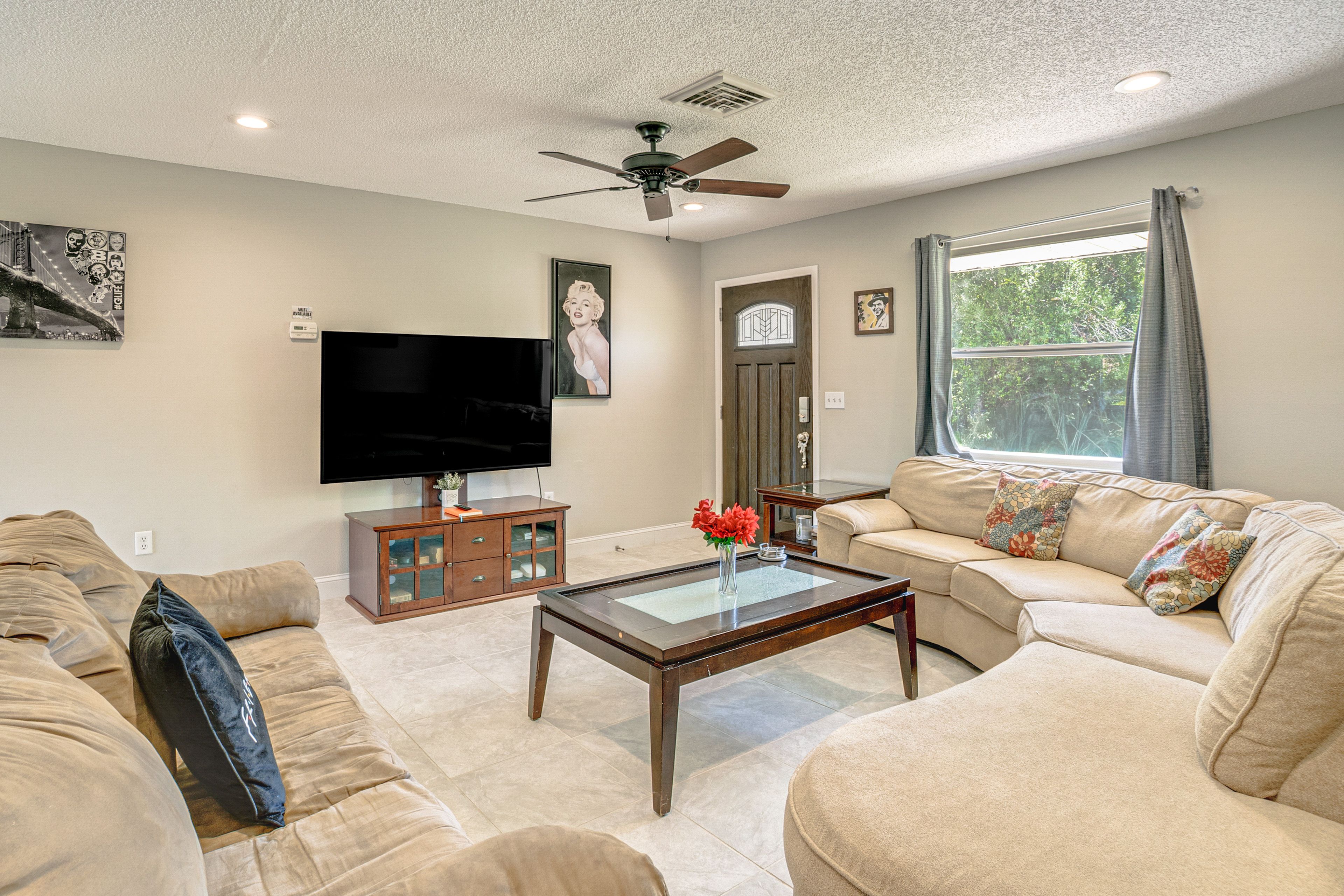 Englewood Vacation Rental | 2BR | 2BA | 910 Sq Ft
