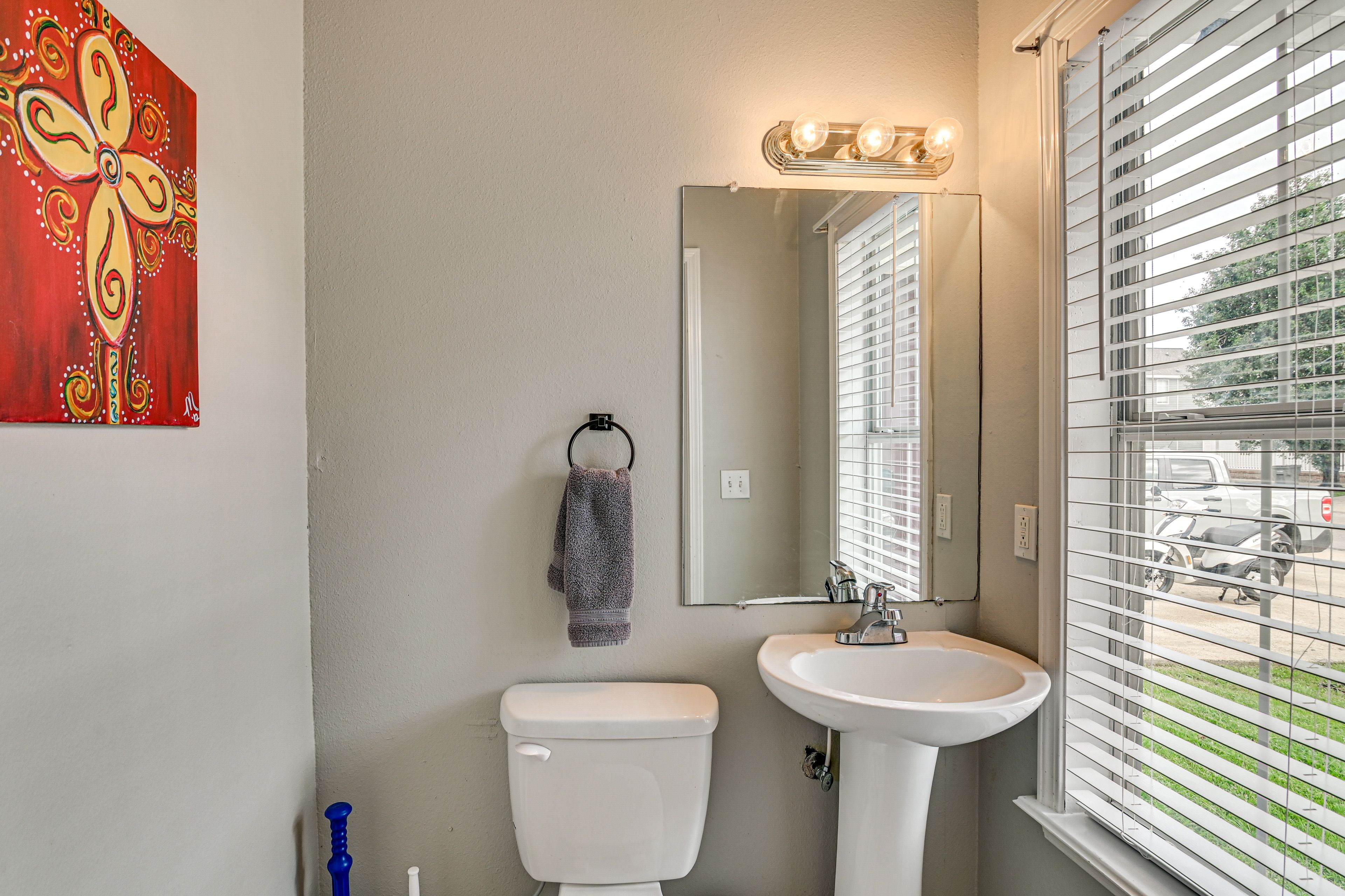 Half Bathroom | 1st Floor