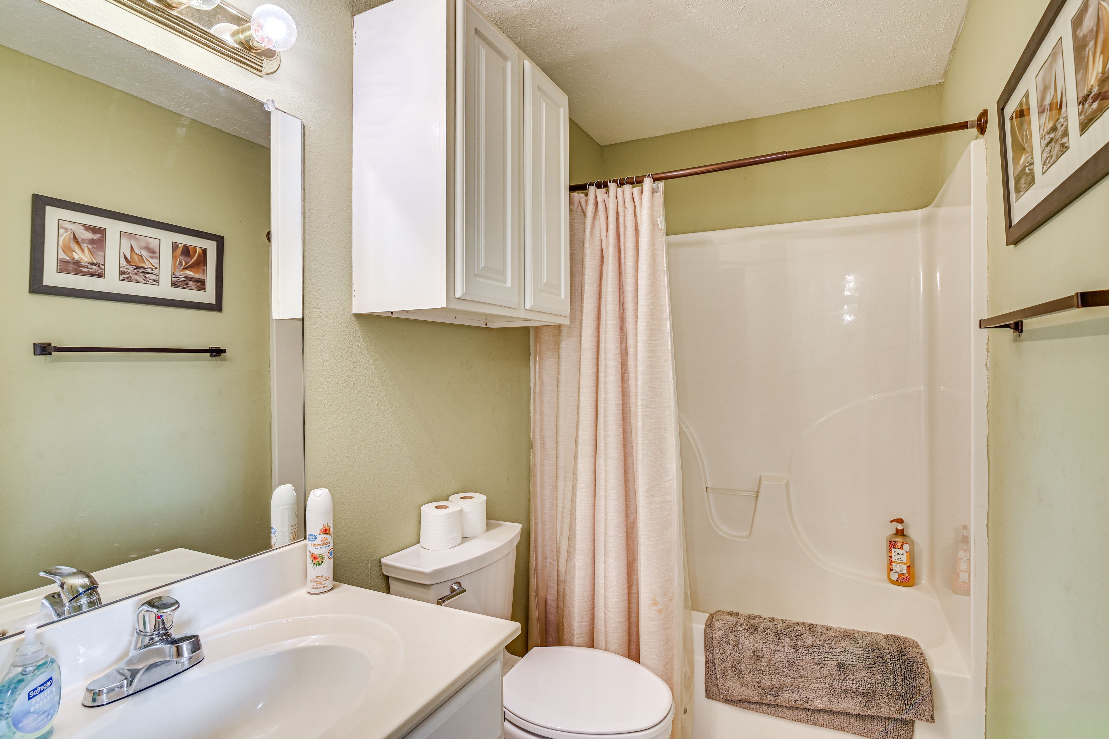 En-Suite Bathroom | 2nd Floor