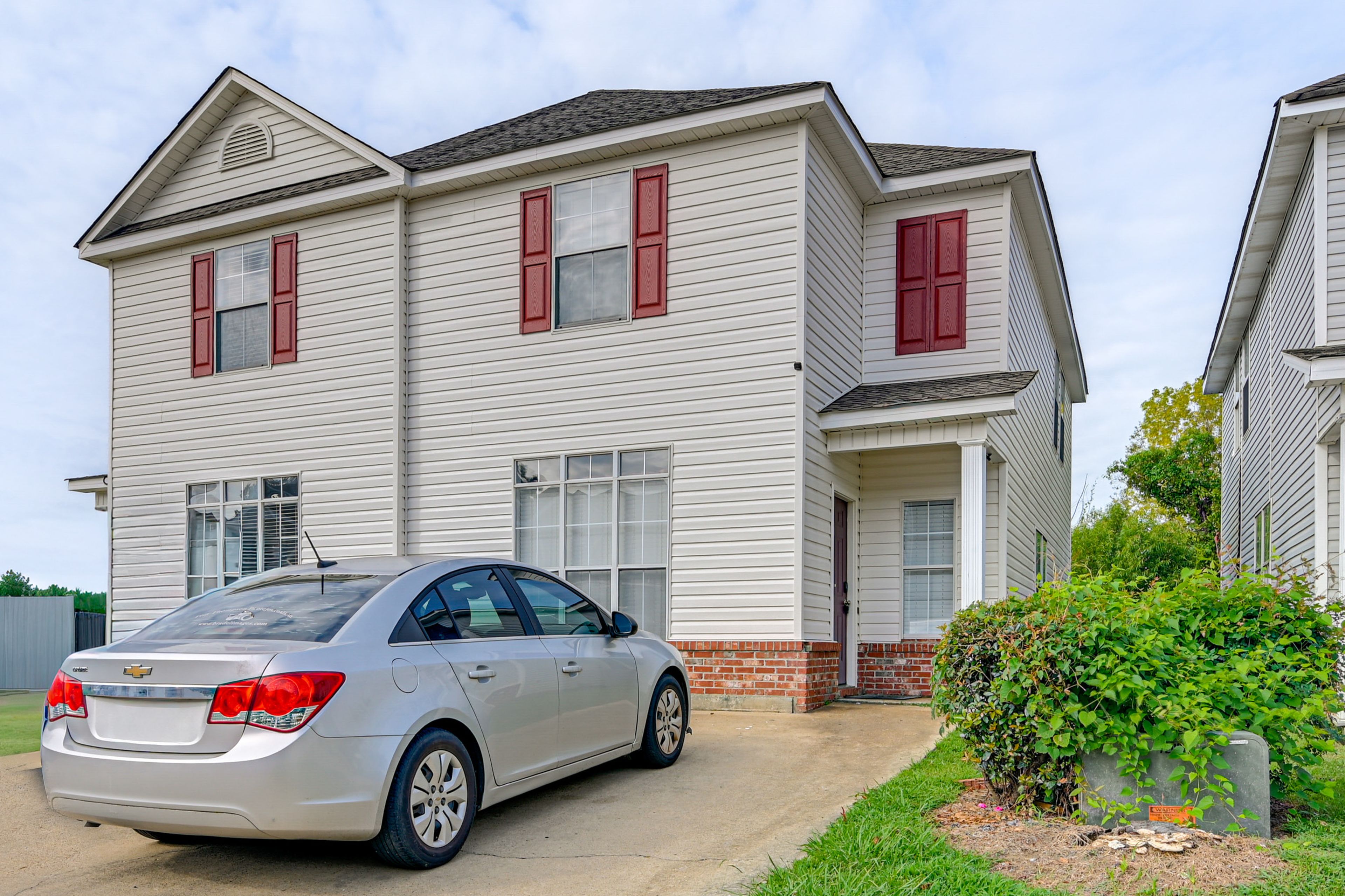 Parking | Driveway (4 Vehicles)