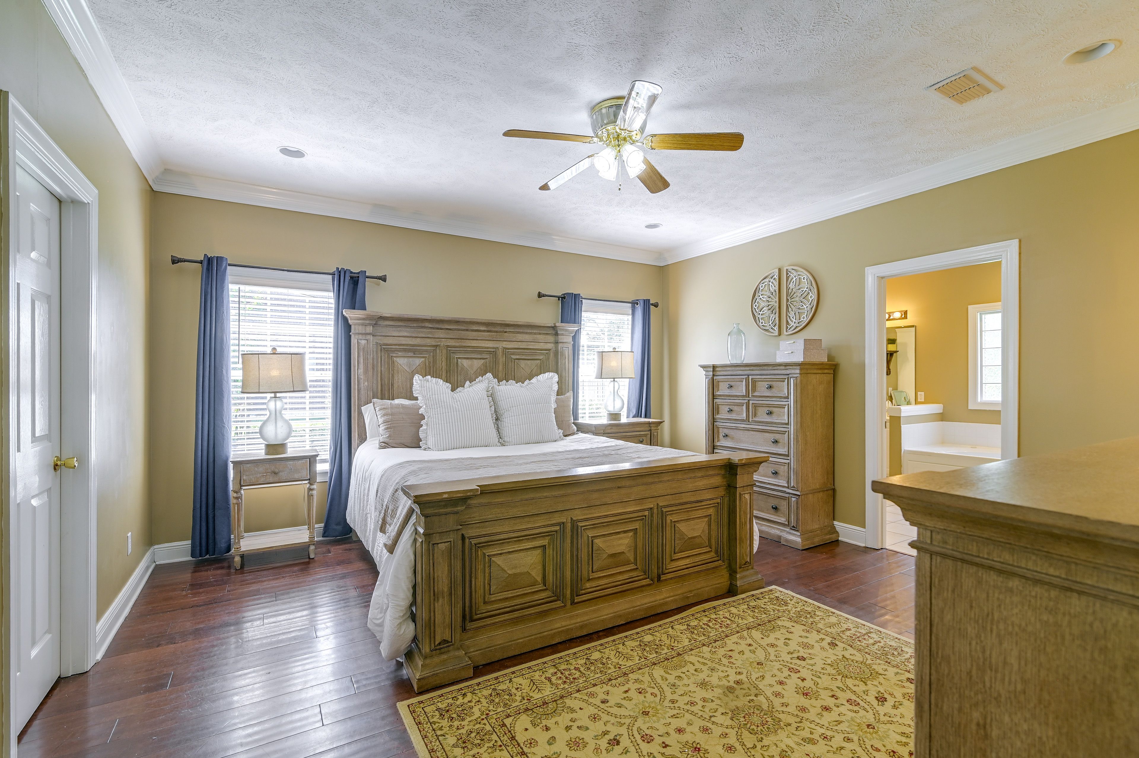 Bedroom 1 | King Bed | 1st Floor