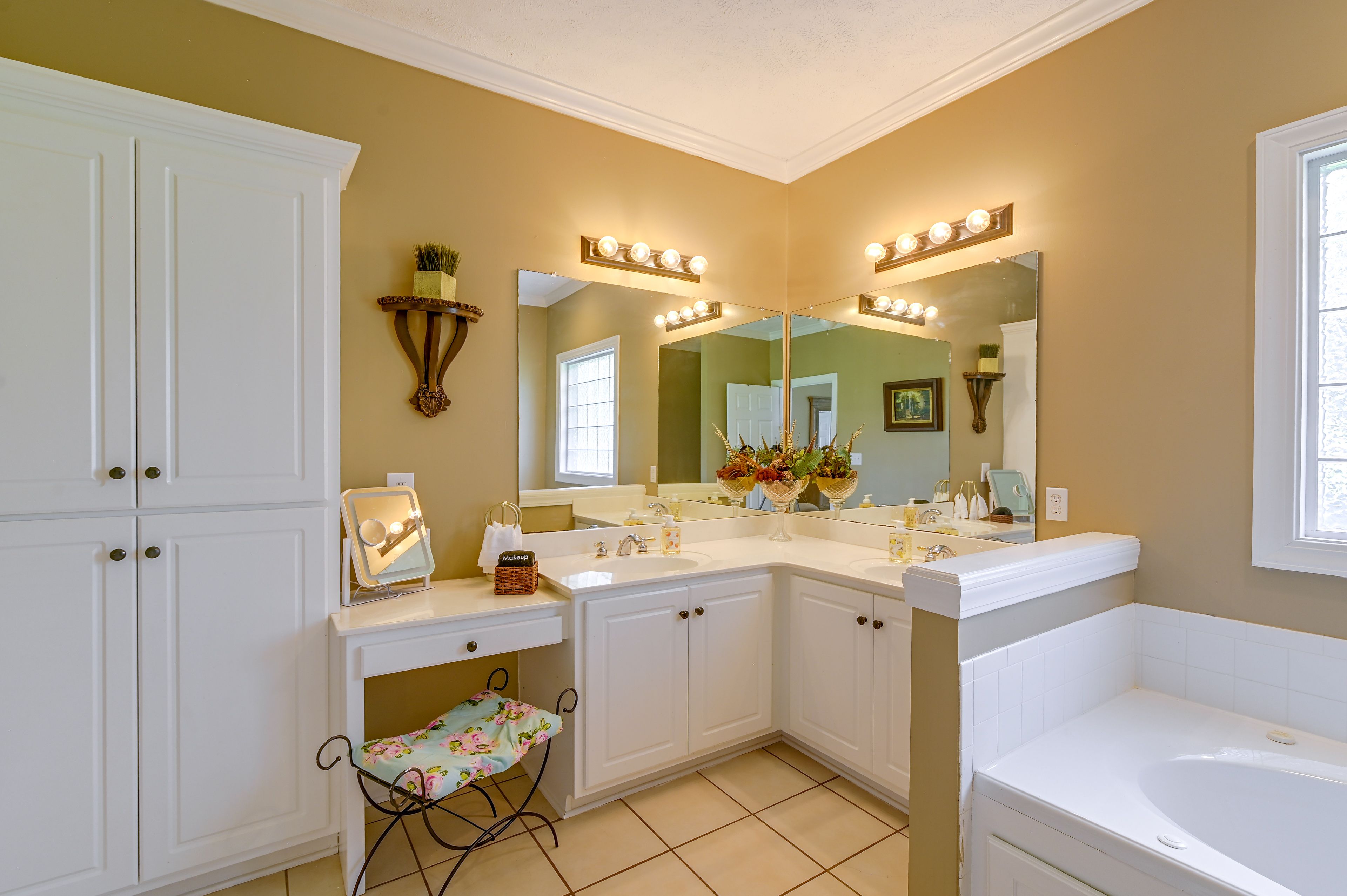 En-Suite Bathroom | 1st Floor