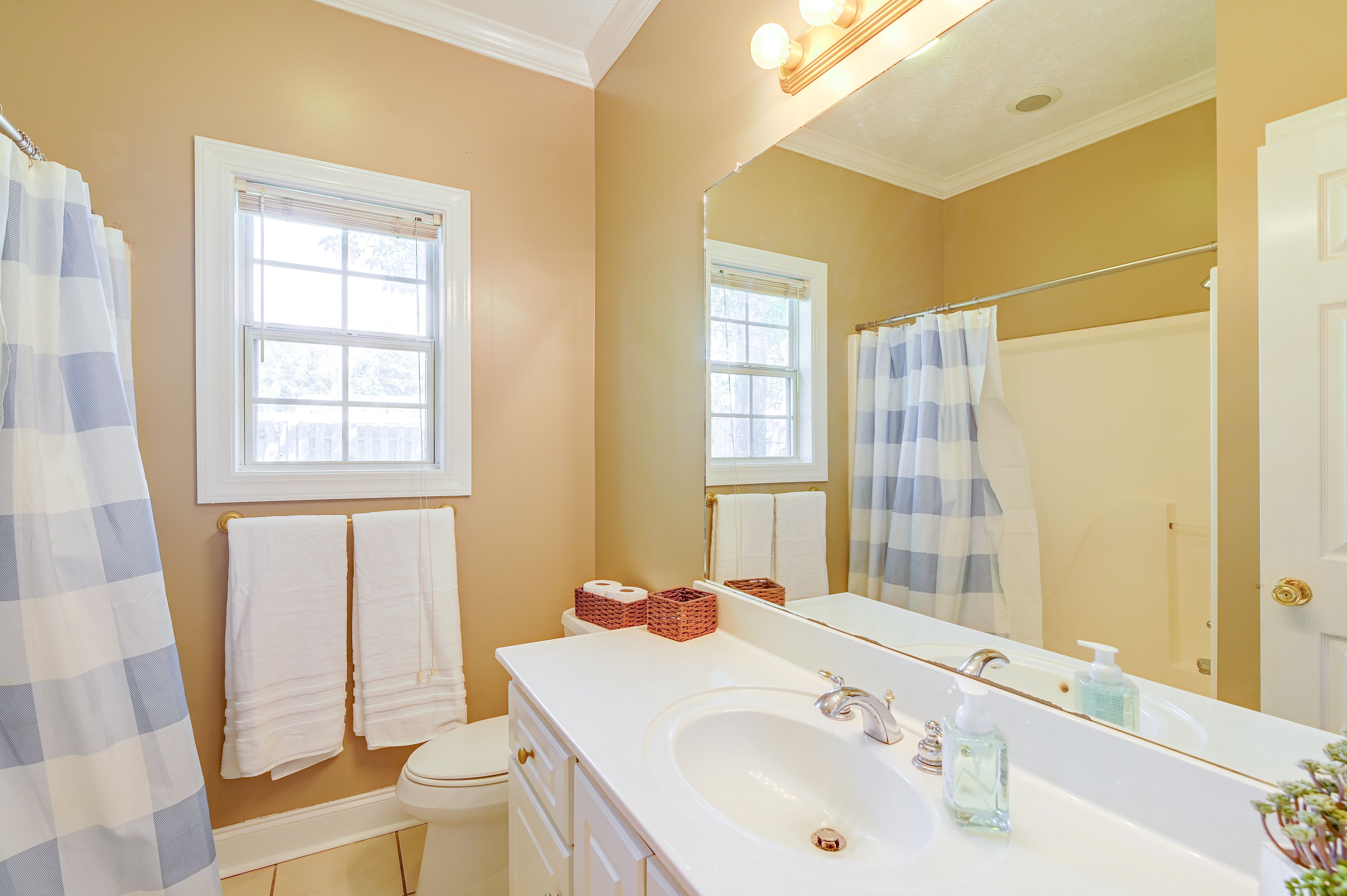 Bathroom | 1st Floor