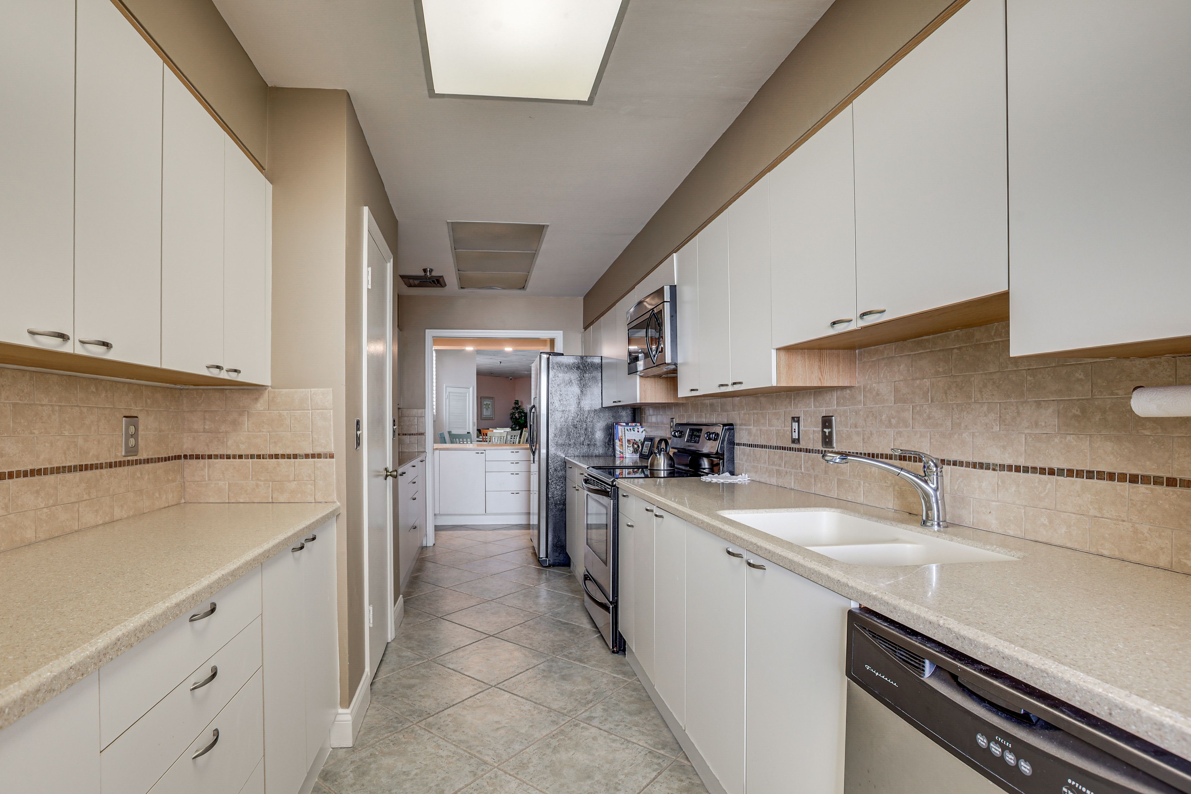 Community Amenities | Kitchen & Living Area