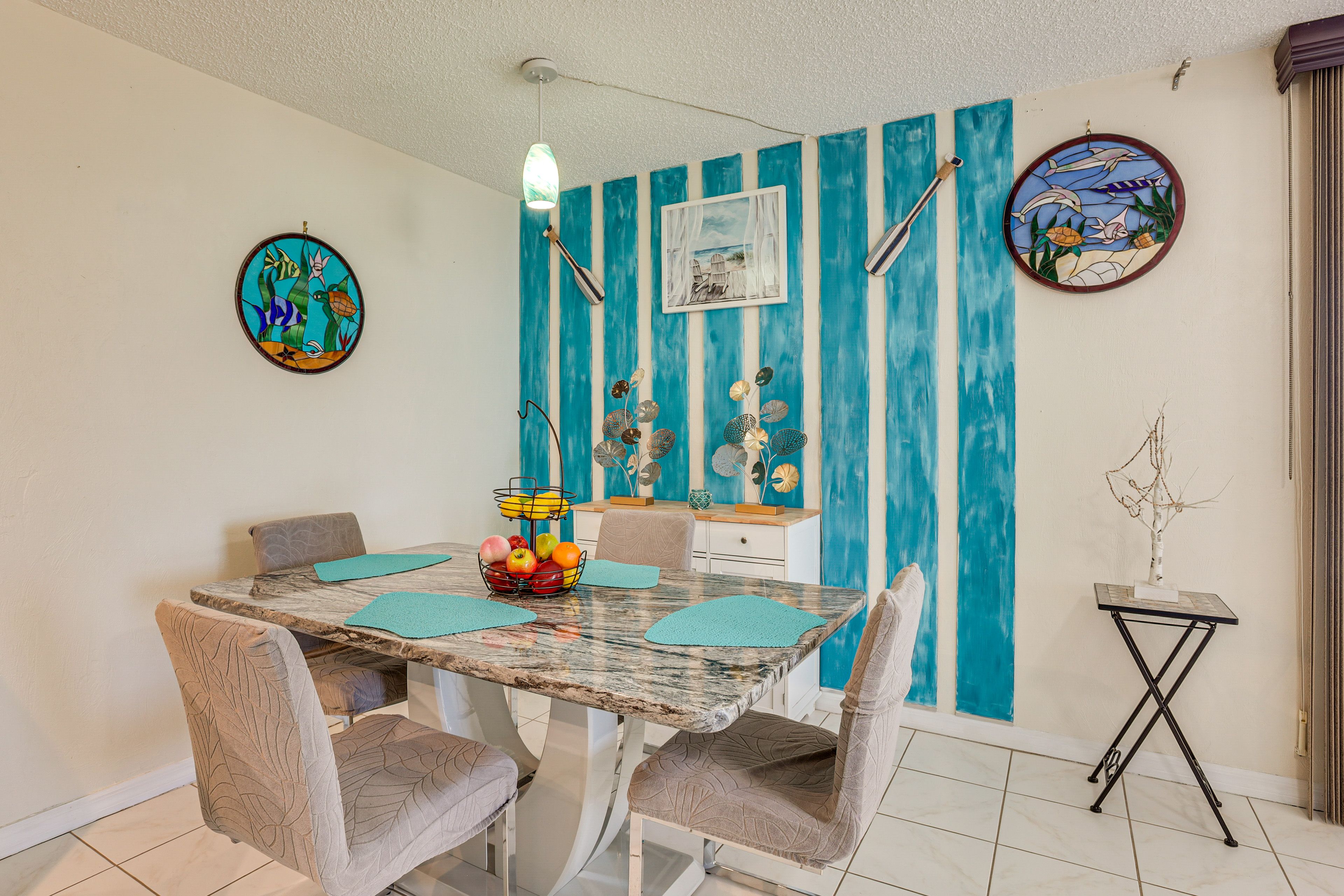 Dining Area | Dishes & Flatware Provided