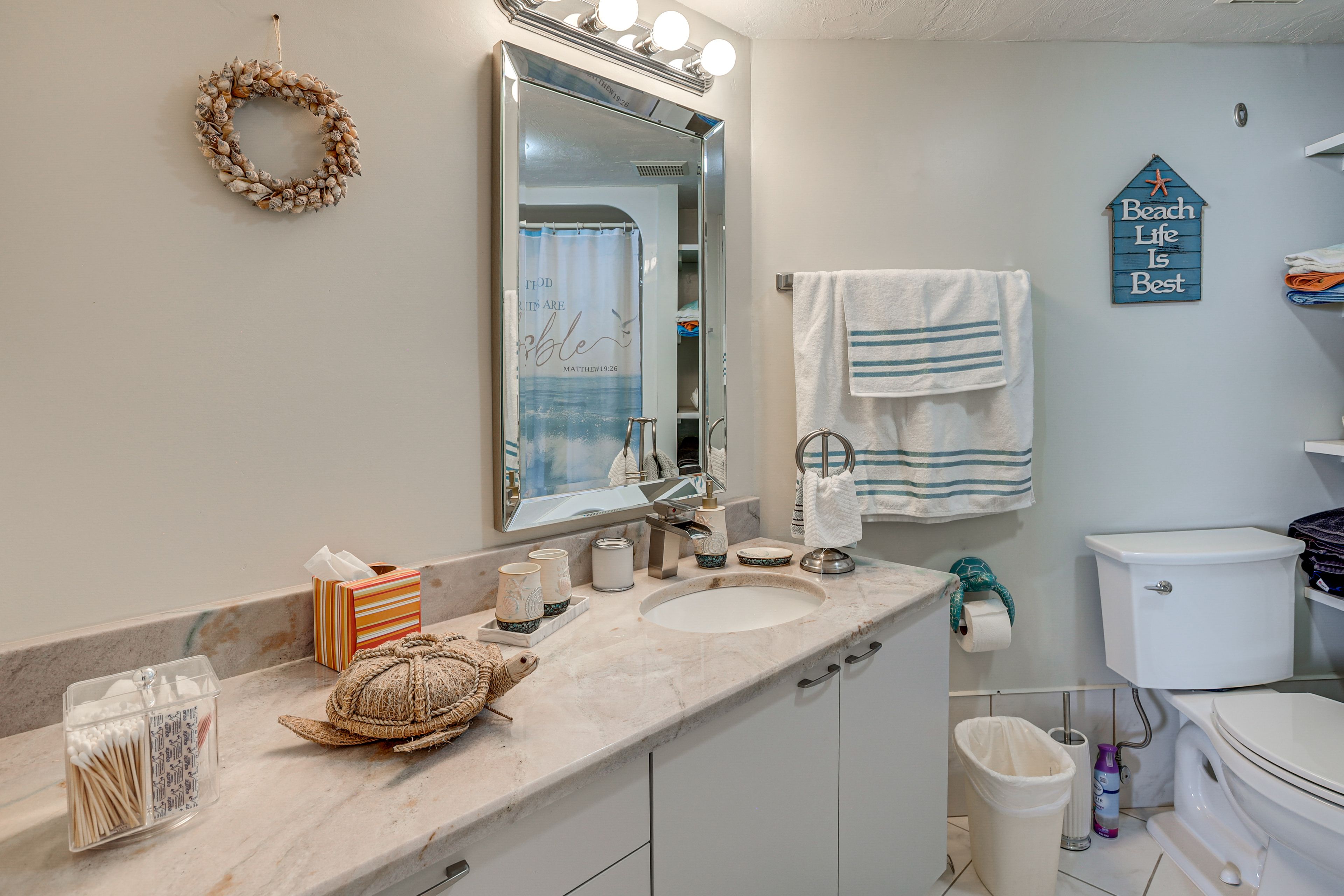 En-Suite Bathroom | Towels & Linens Provided