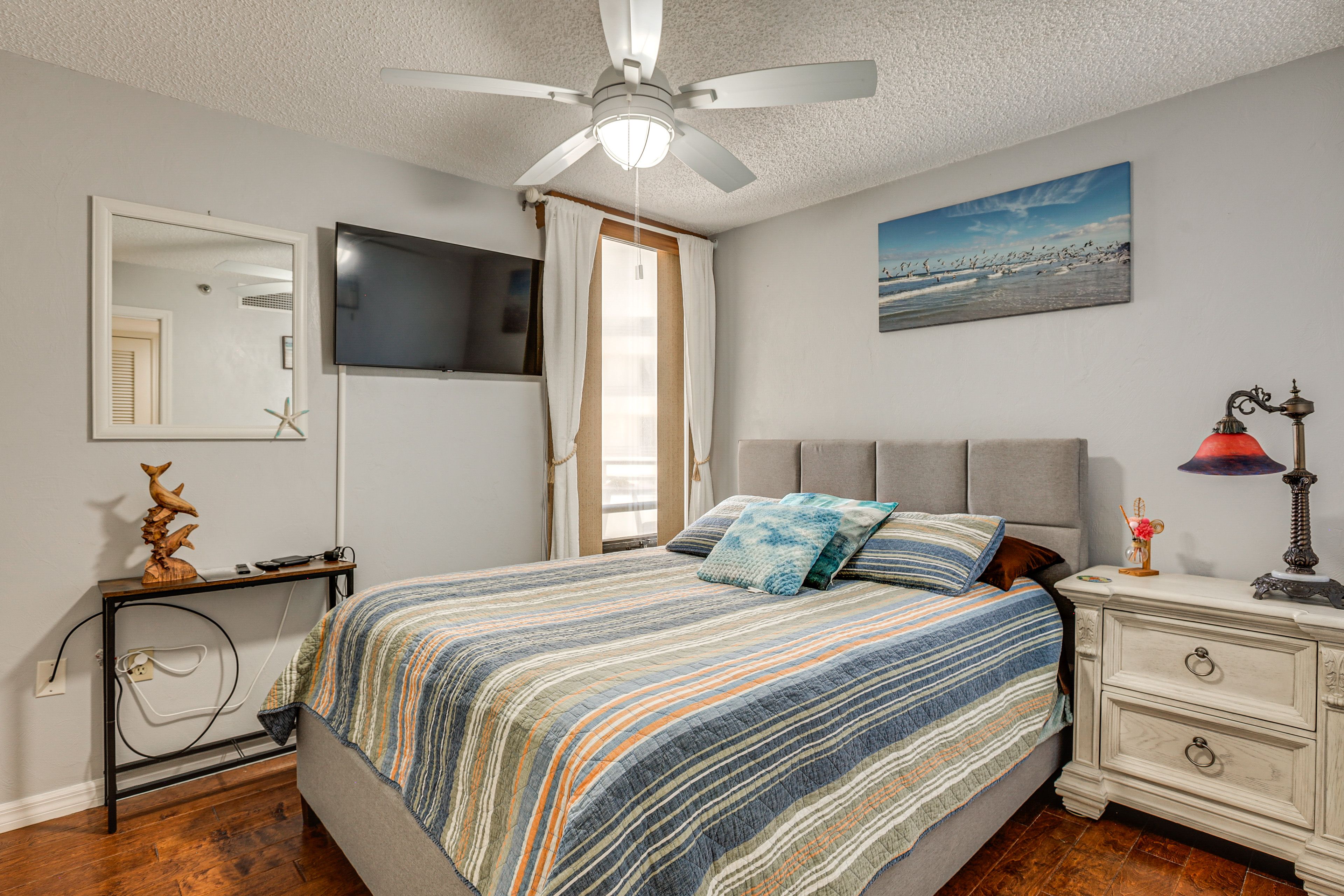 Bedroom 2 | Queen Bed