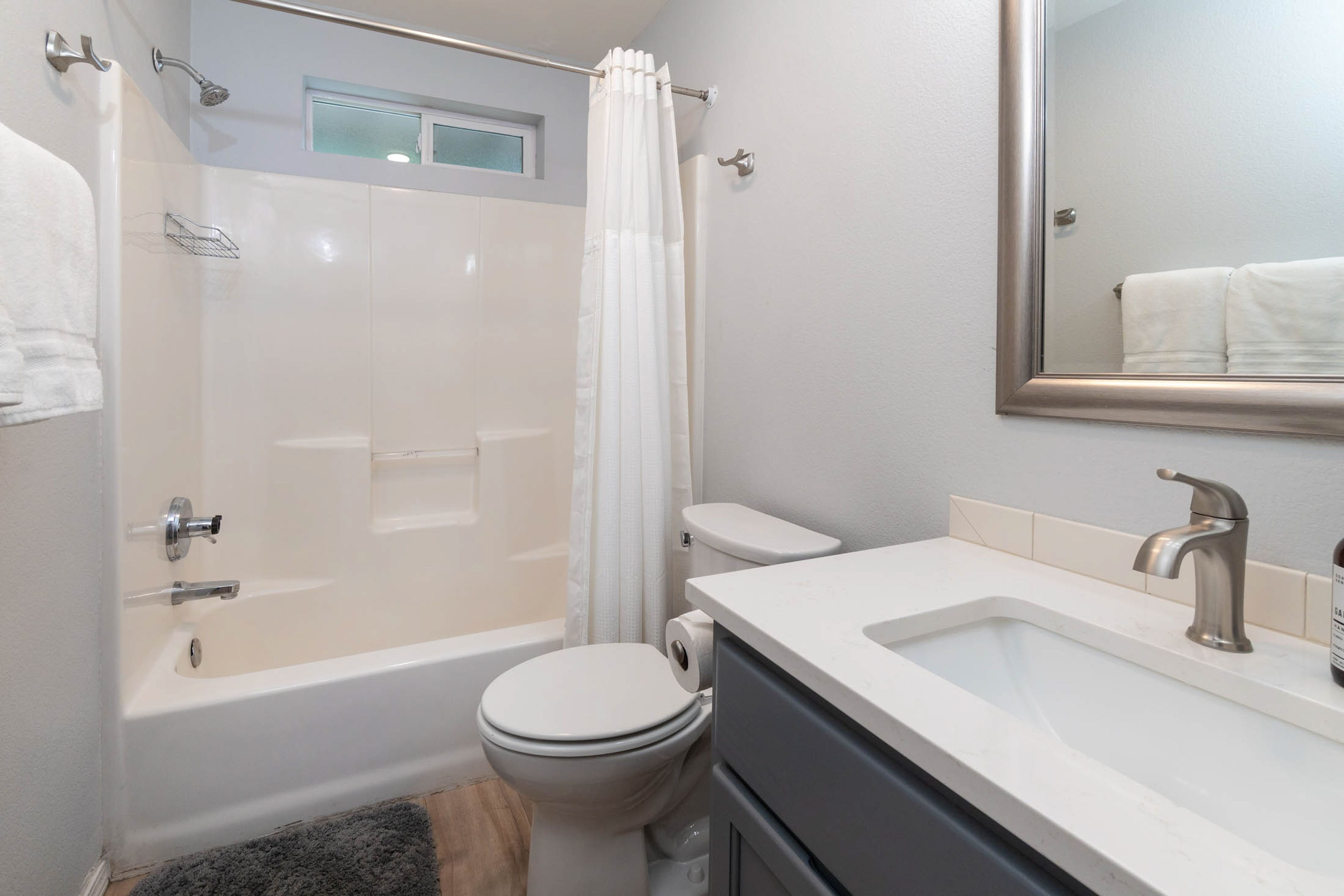 Full Bathroom | 2nd Floor