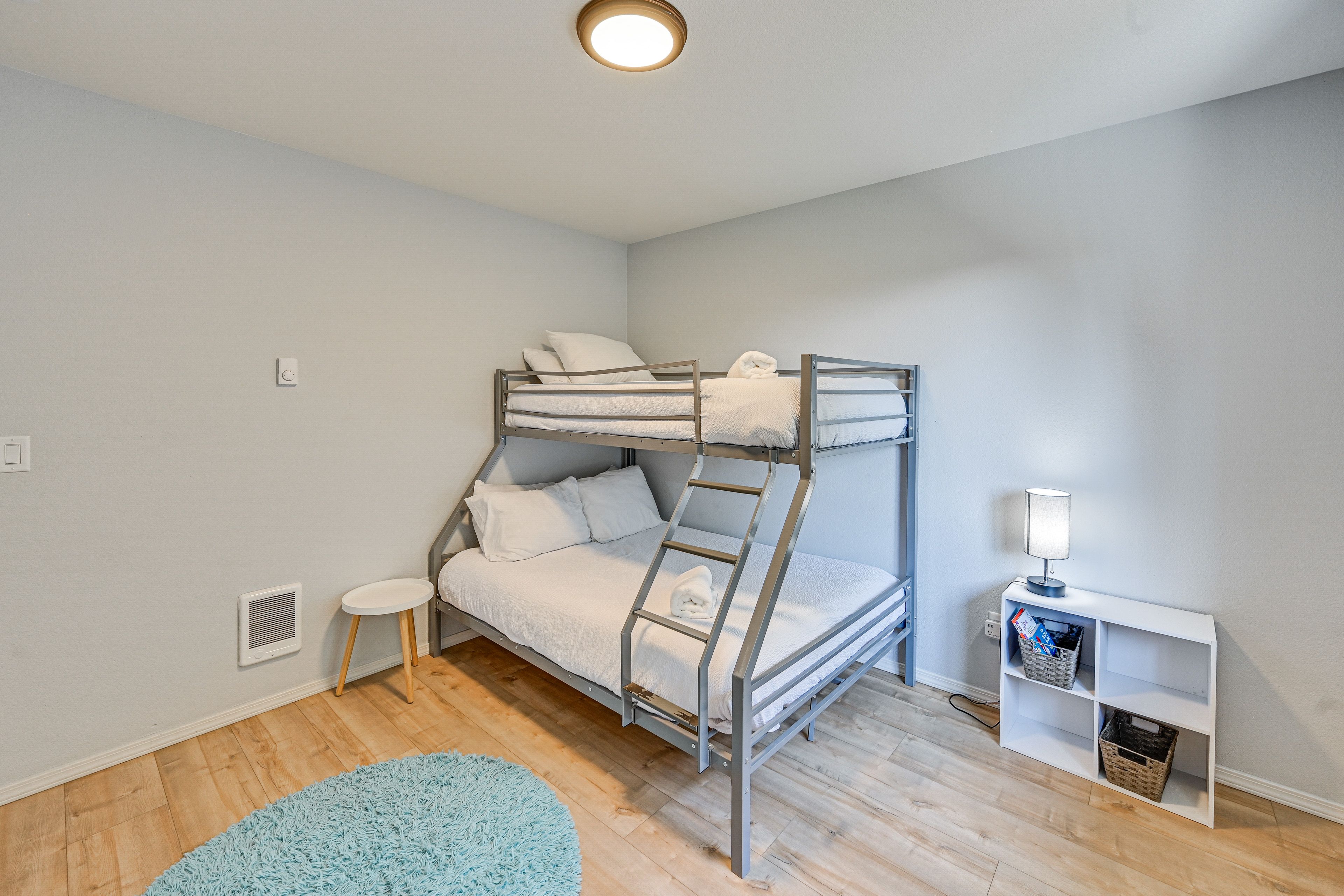 Bedroom 4 | Twin/Full Bunk Bed